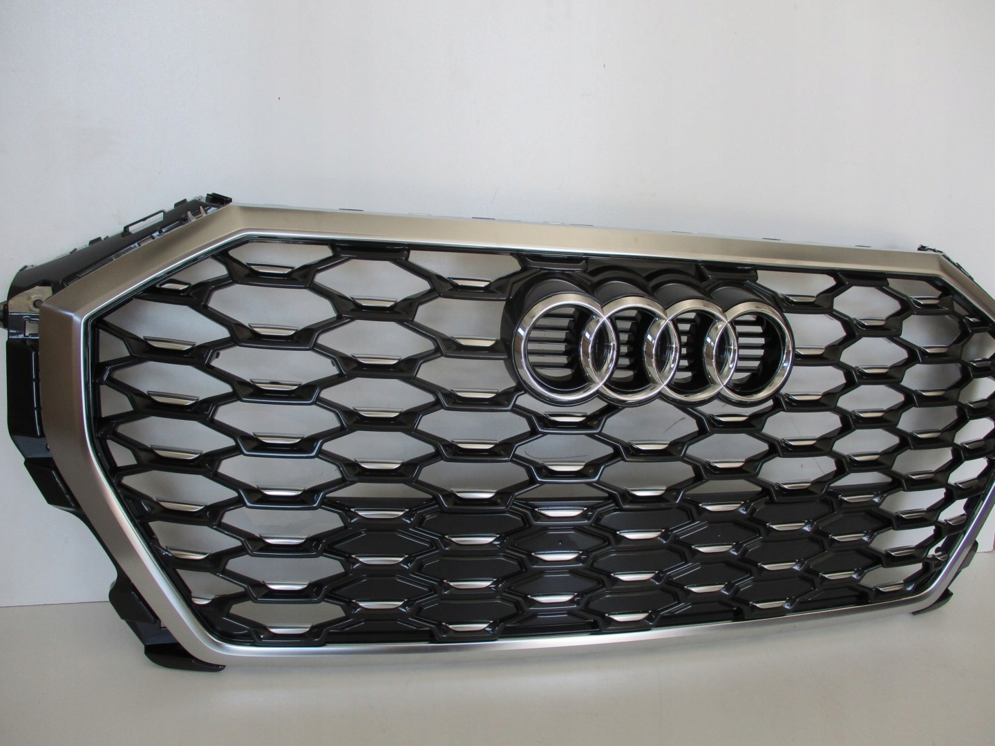Grille AUDI Q3 83A CHROM 83F853651A S-LINE