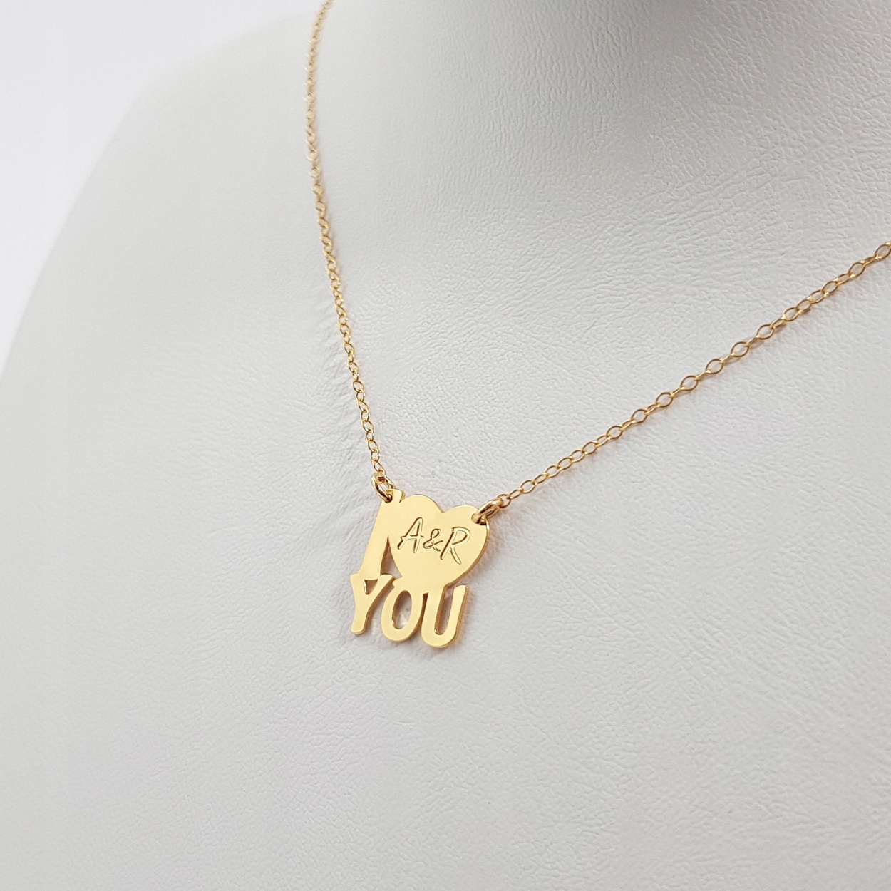 

Prezent dla Niej złota Celebrytka Love z grawerem