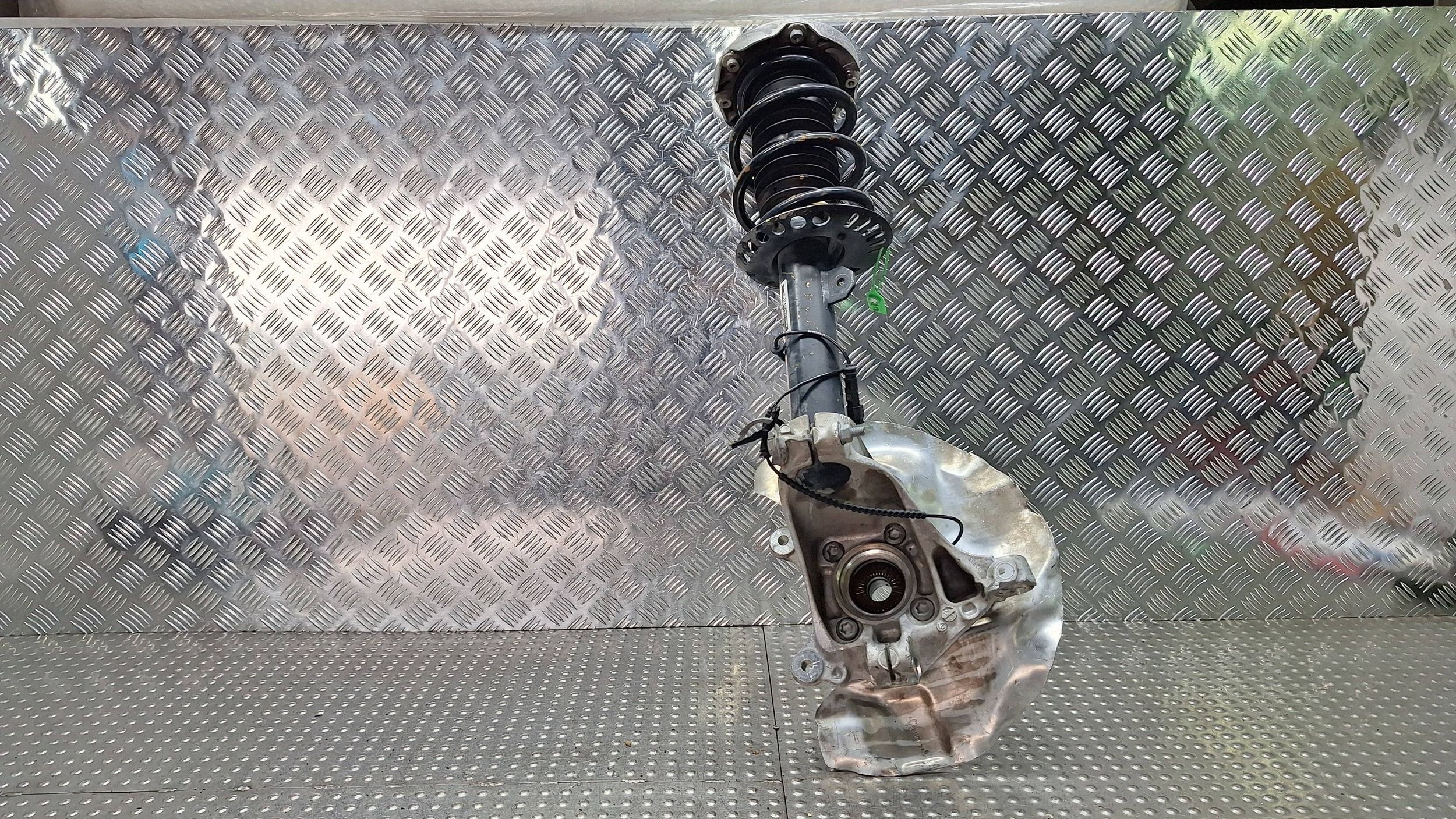 swing shock absorber right front 6883936 6876646 BMW 1 F40
