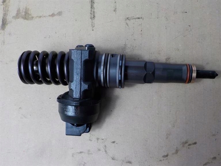 VOLKSWAGEN GOLF IV Pumpedüse 038130073AG 1.9 TDI BOSCH