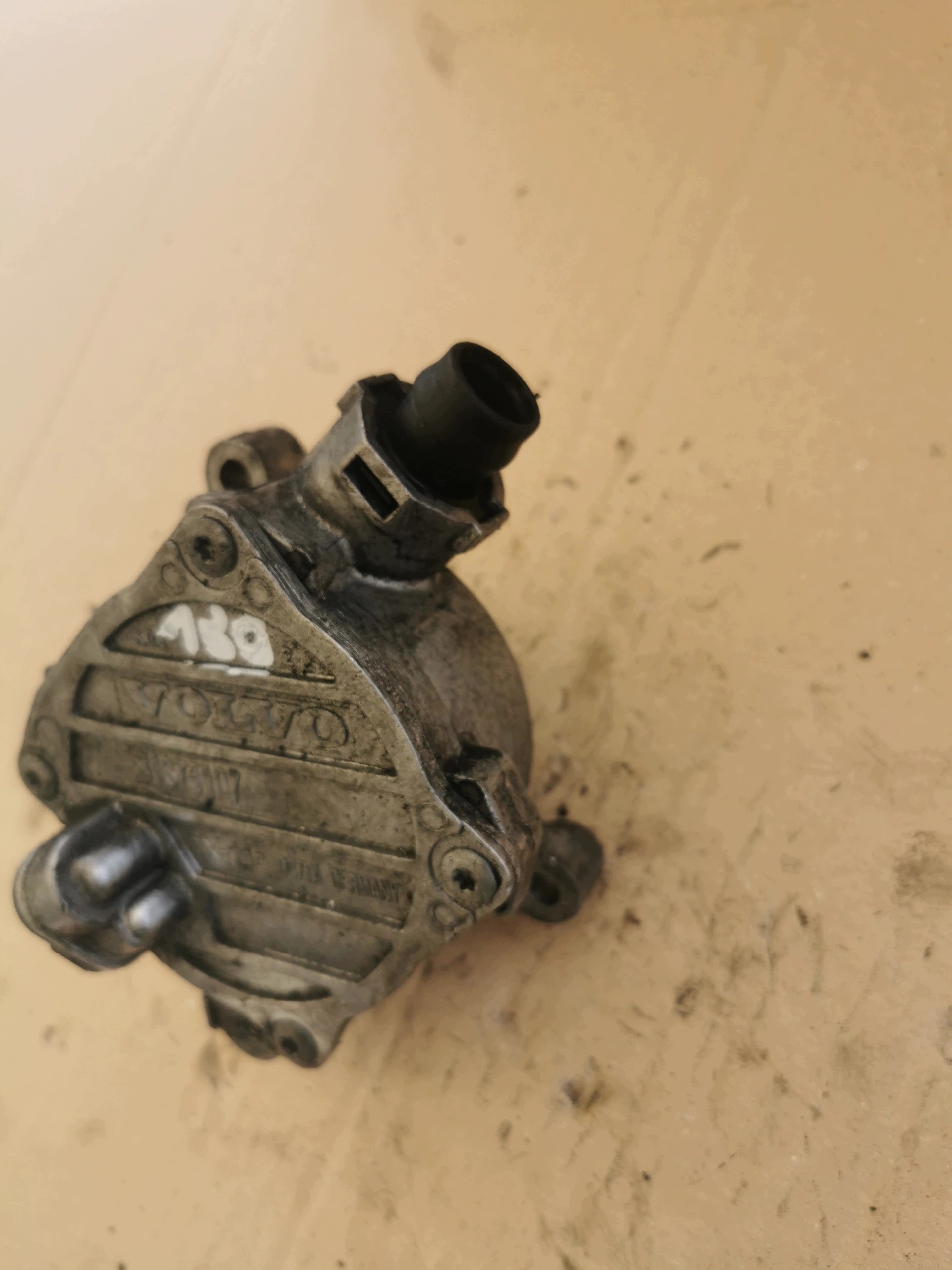 VOLVO XC60 2.0 D3 D4 D5 pump VACUM 31375107