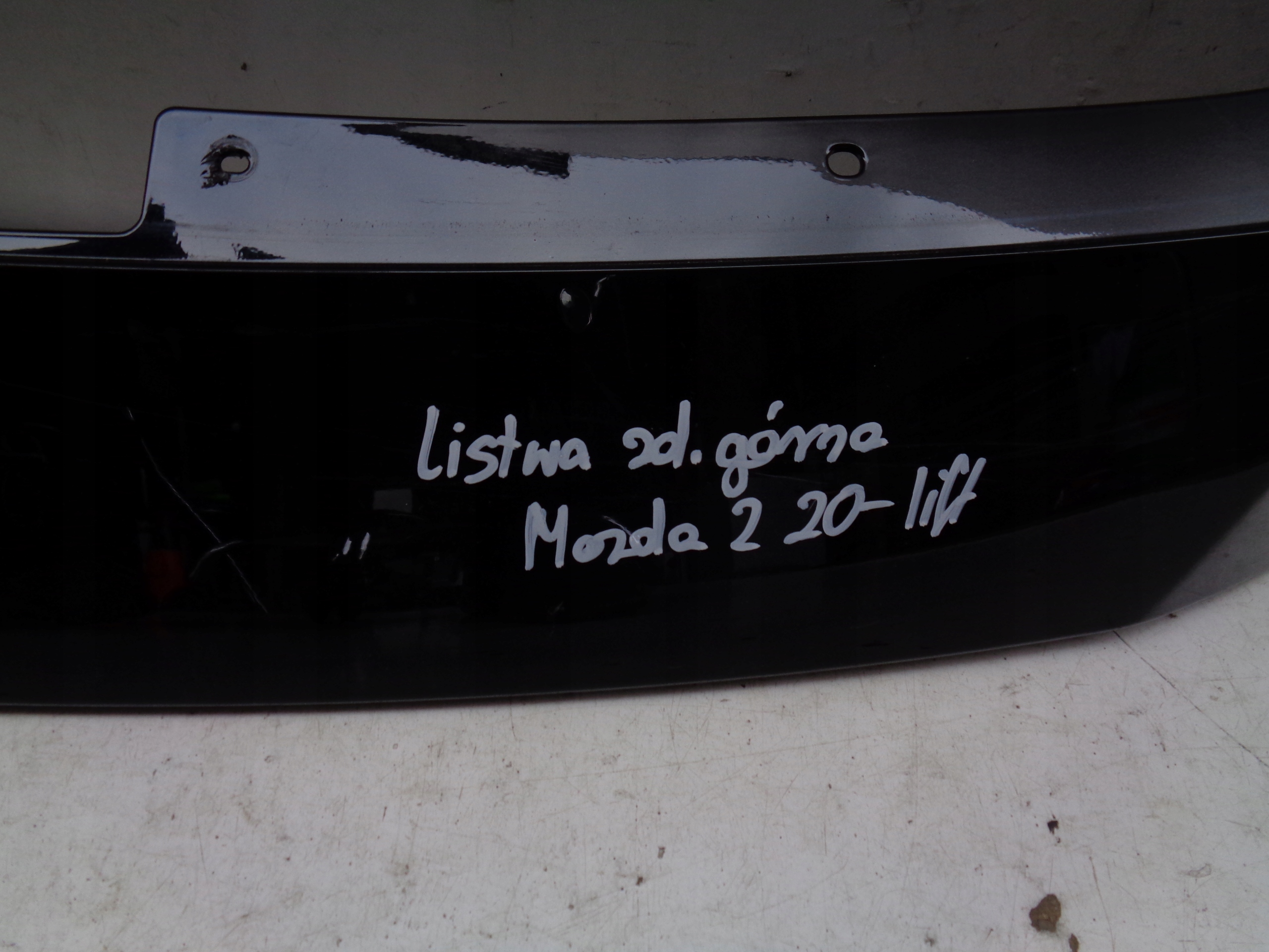 lišta nárazníku Horn maska MAZDA 2 20- LIFT