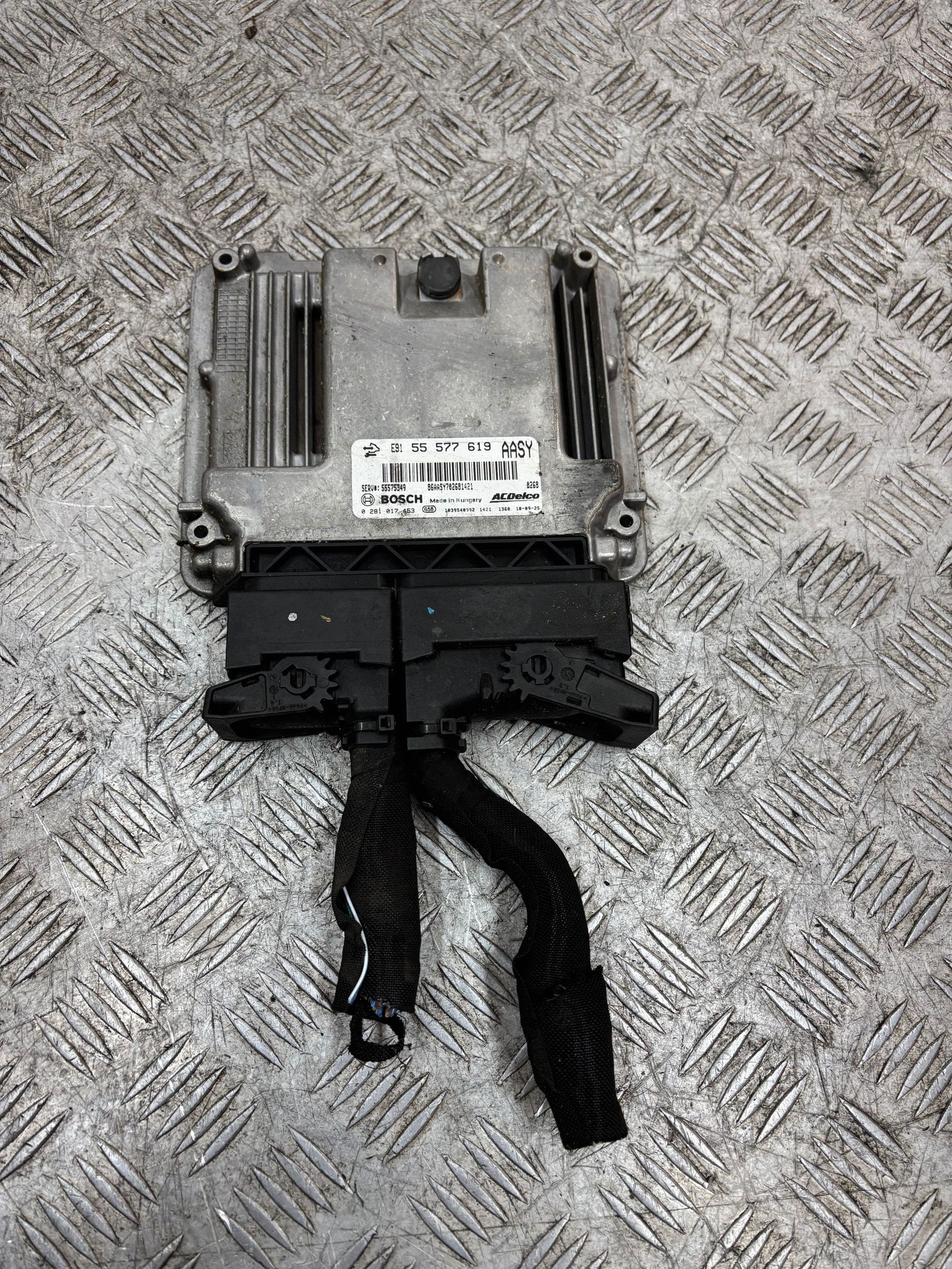 control unit of the engine computer OPEL INSIGNIA A 2.0 CDTI 55577619