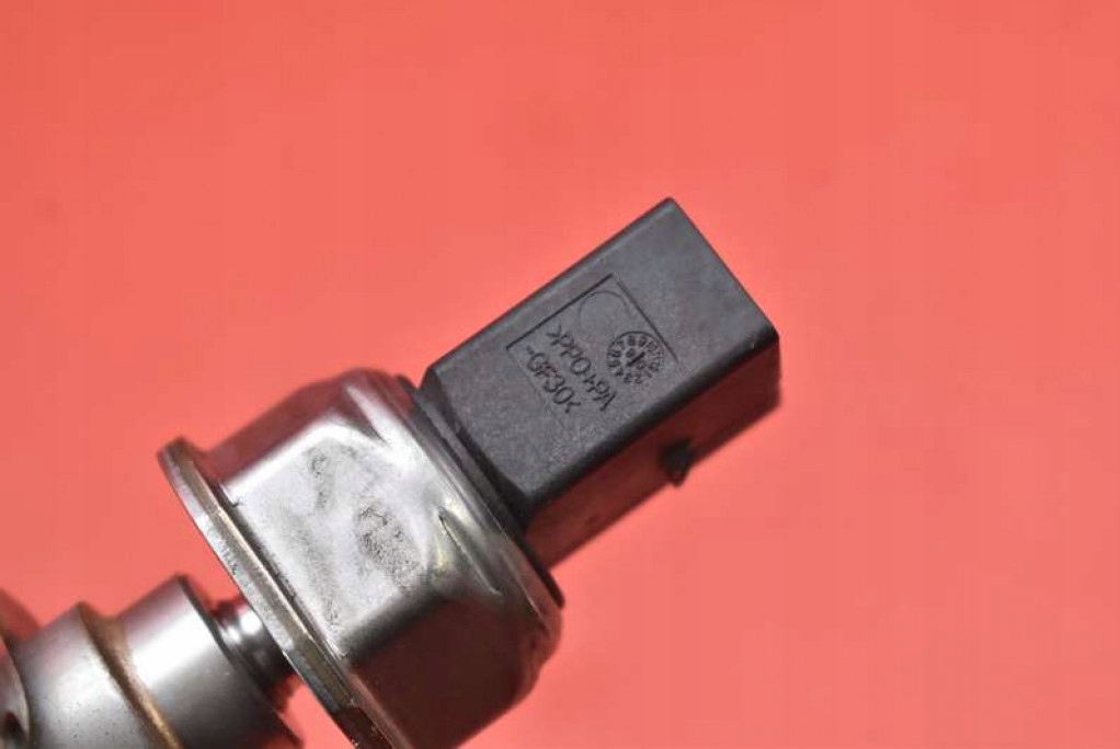 Rampe injection 7562474 BMW E90 E91 2.0i 143 KM 04-10