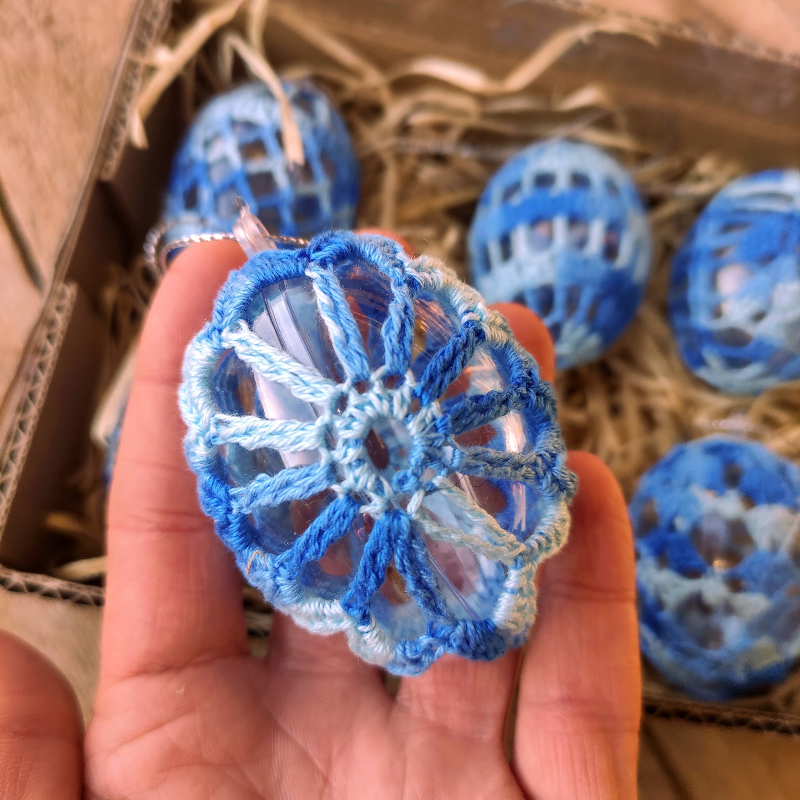 Velikonoční vajíčka na háčkování, modré velikonoční ozdoby handmade