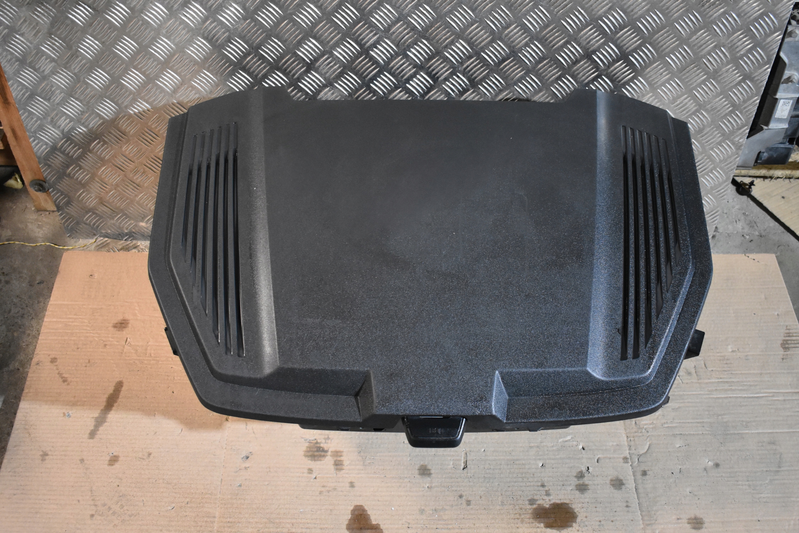 perfect condition sump boot floor well AUDI GT E-TRON 1 9