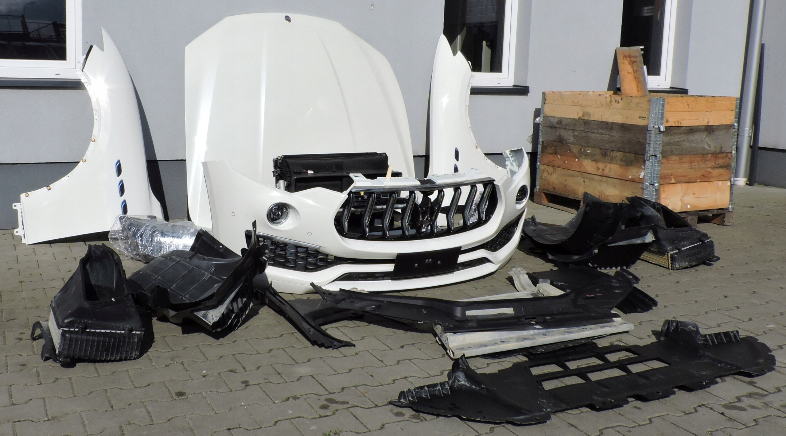 PRZÓD KOMPLETNY MASERATI LEVANTE GRANLUSSO