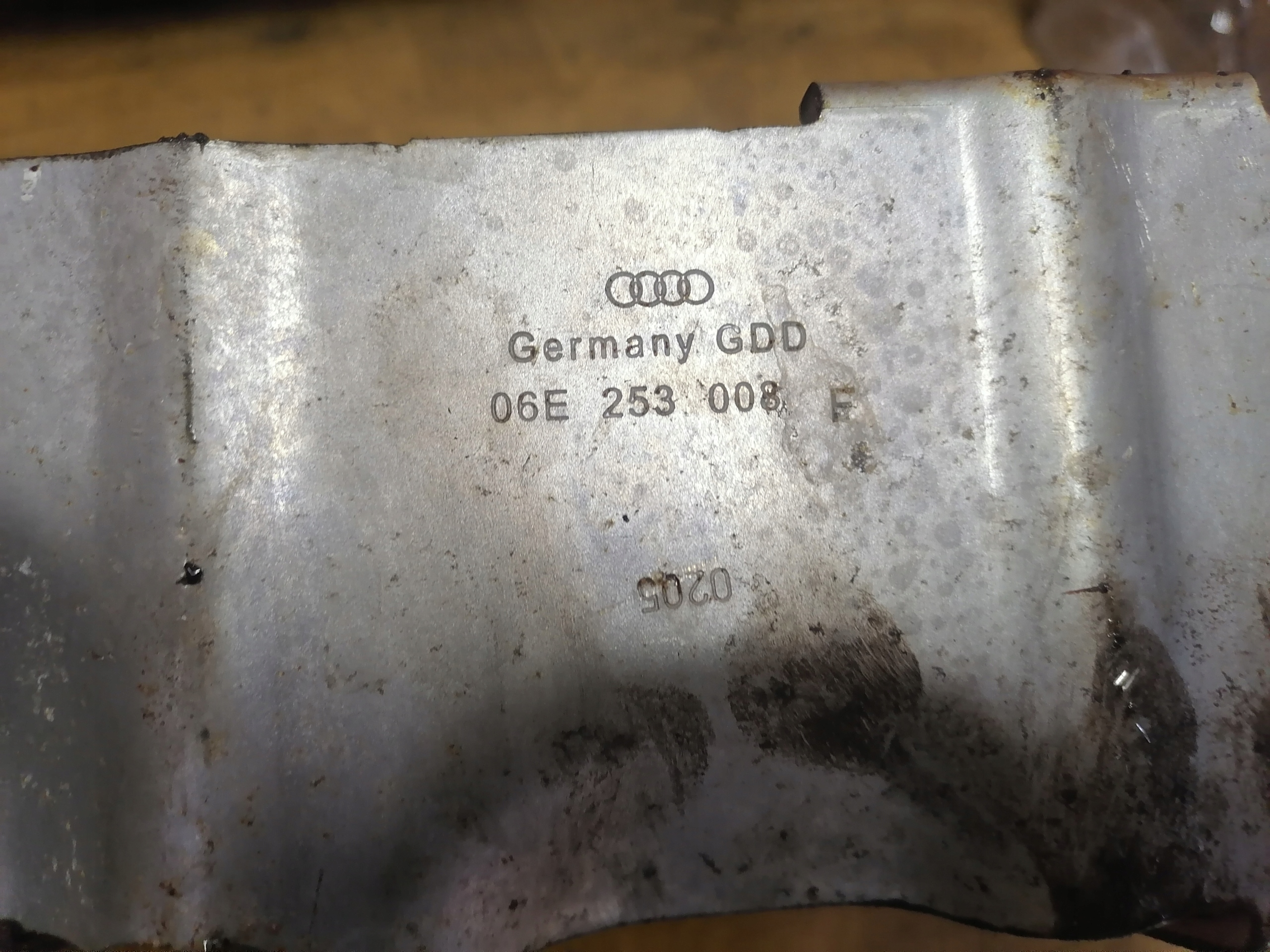 cover header pipe AUDI A6 C6 3.2FSI 06E253008F