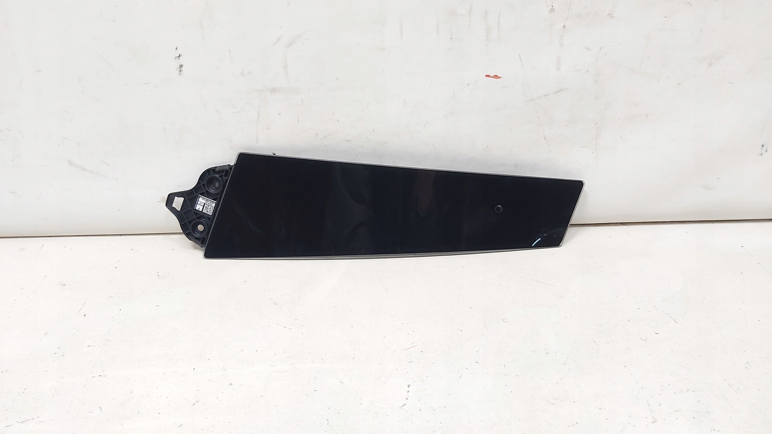 1100441-00-E - КАМЕРА ПЛАНКА СТІЙКА СТІЙКИ TESLA MODEL 3 ЛІВА