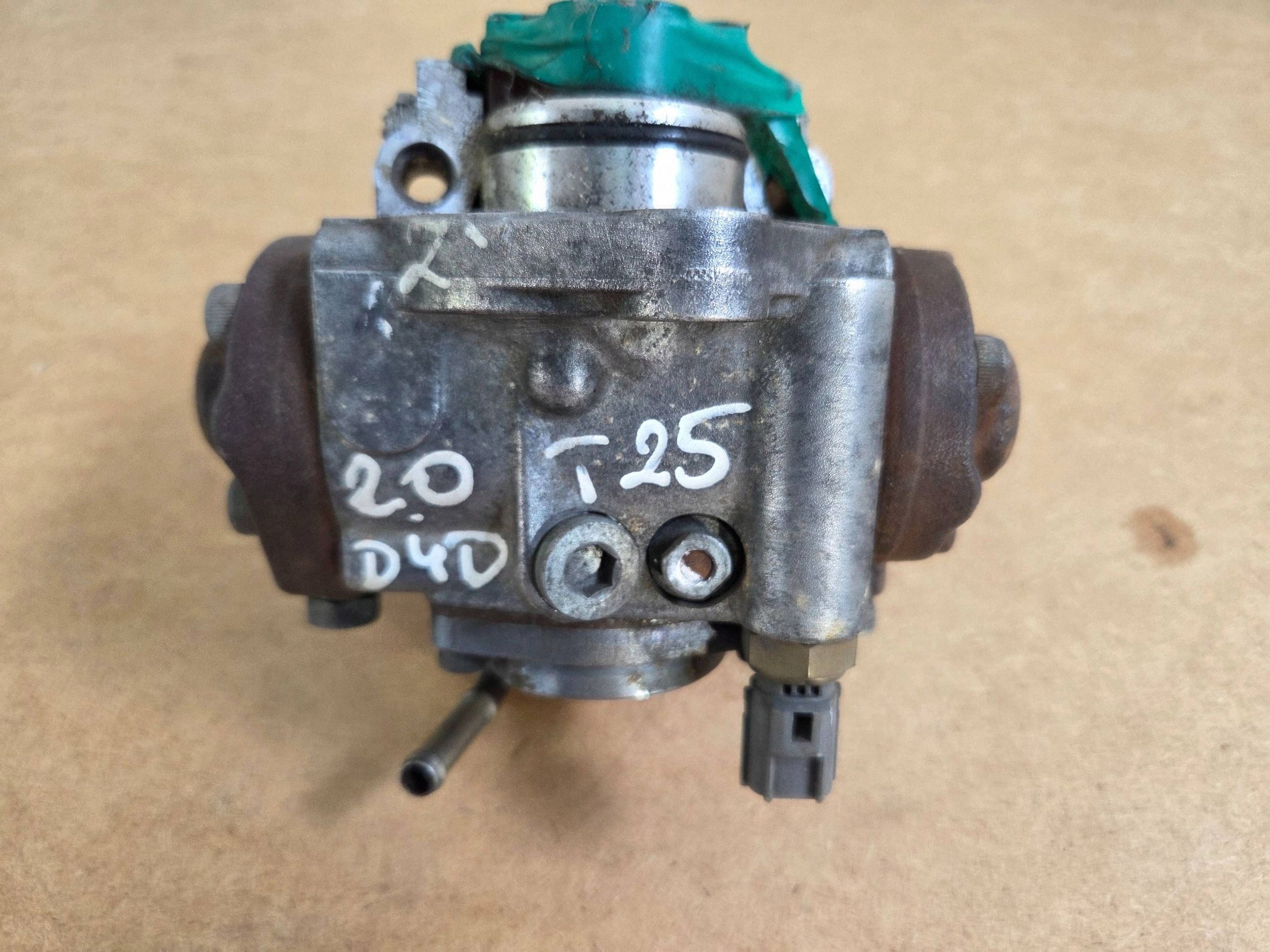 Toyota Avensis T25 / Lexus injection pump 221000R011 (L162)
