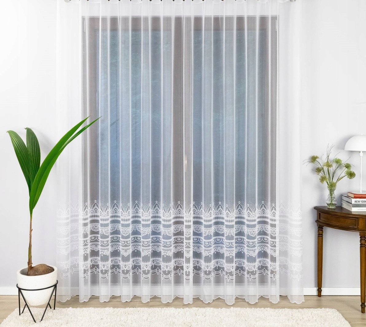 Bílá Záclona S Páskou Velké Zdobení Spodní Částí 150x200