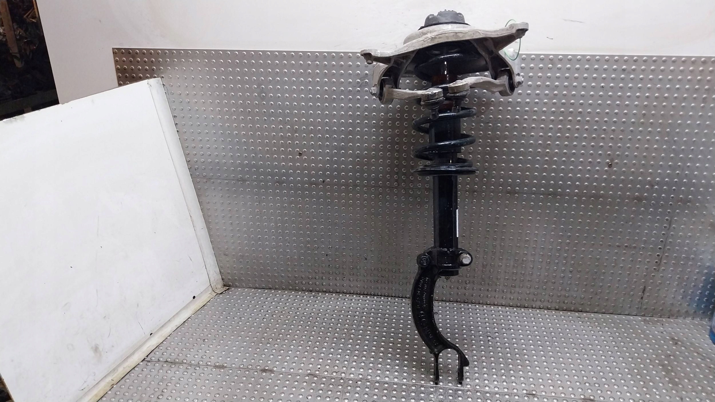 shock absorber left front 8R0413031F AUDI Q5 8R 2.0 TDI 08-16