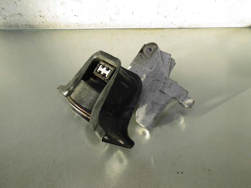 Подушка двигателя NISSAN JUKE 1.6 DIG-T 13R