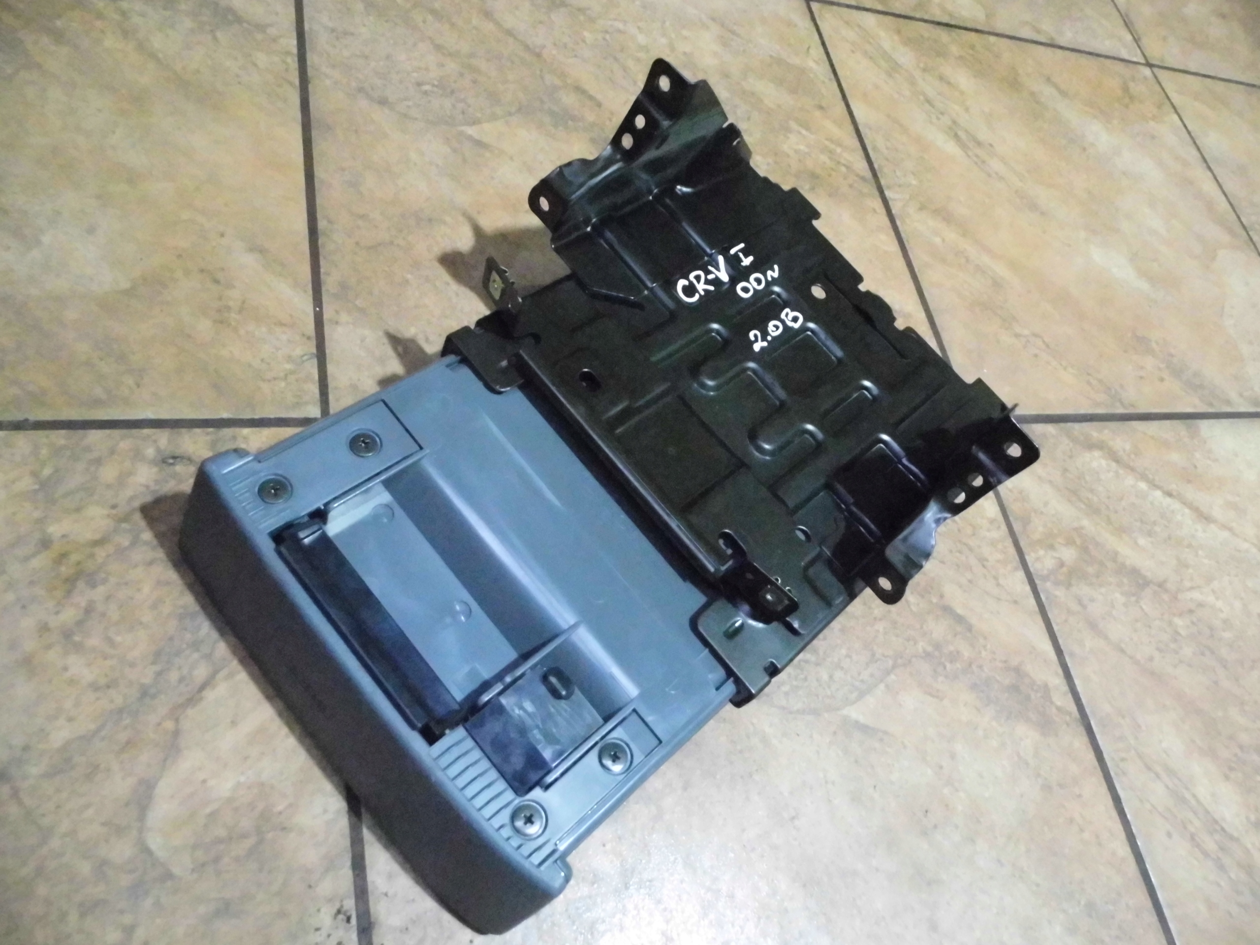 Honda CR-V и 2.0b 00' бардачок