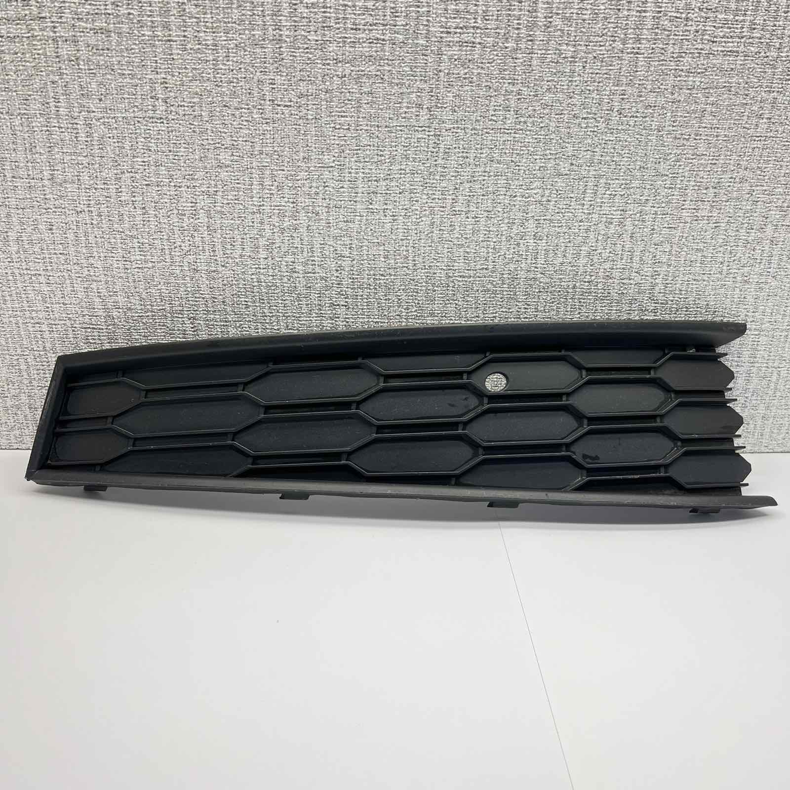 SKODA KAMIQ 2019- right spoiler grid of a bumper front 657807682A