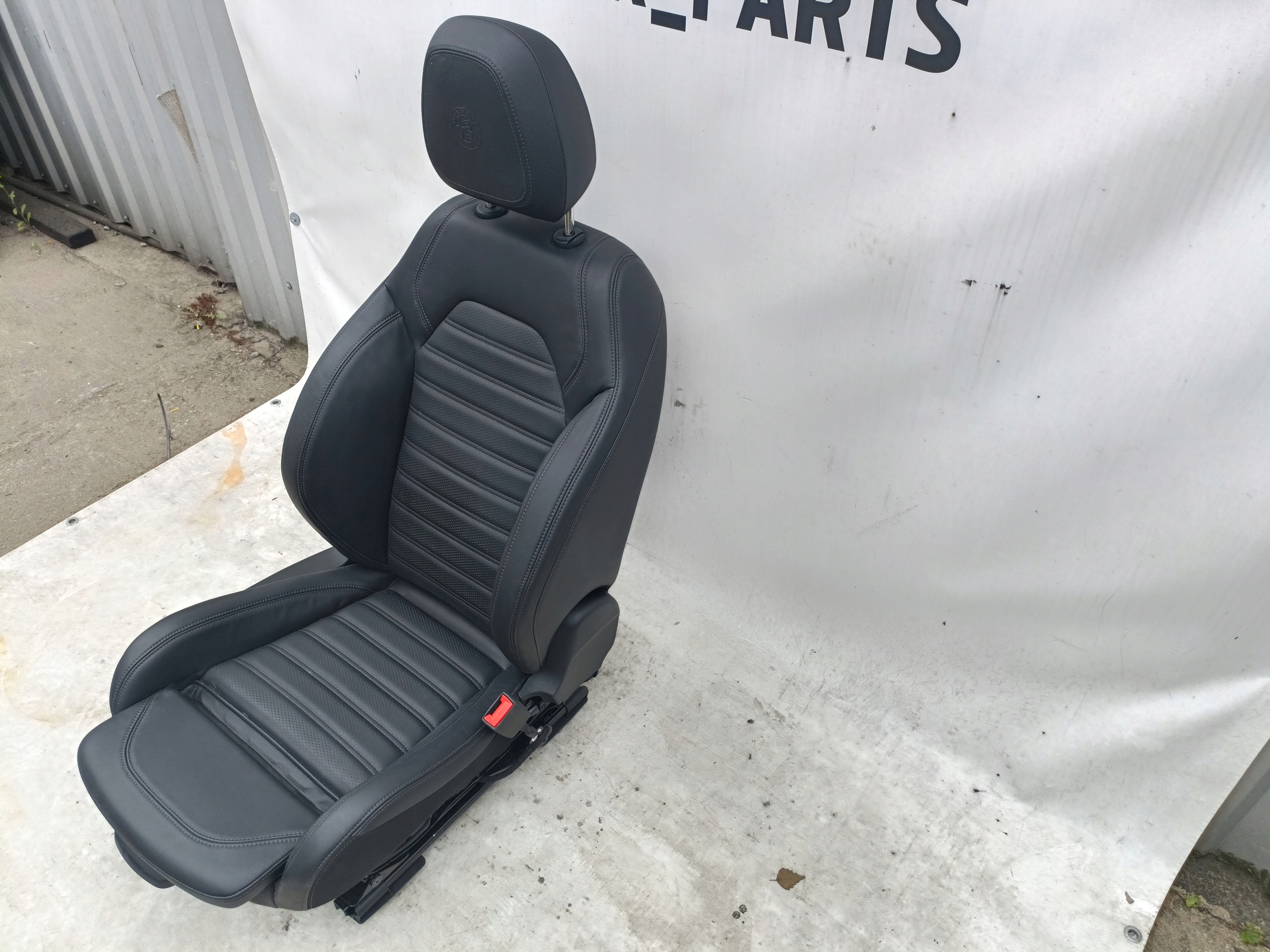 ALFA ROMEO STELVIO кресло пассажира