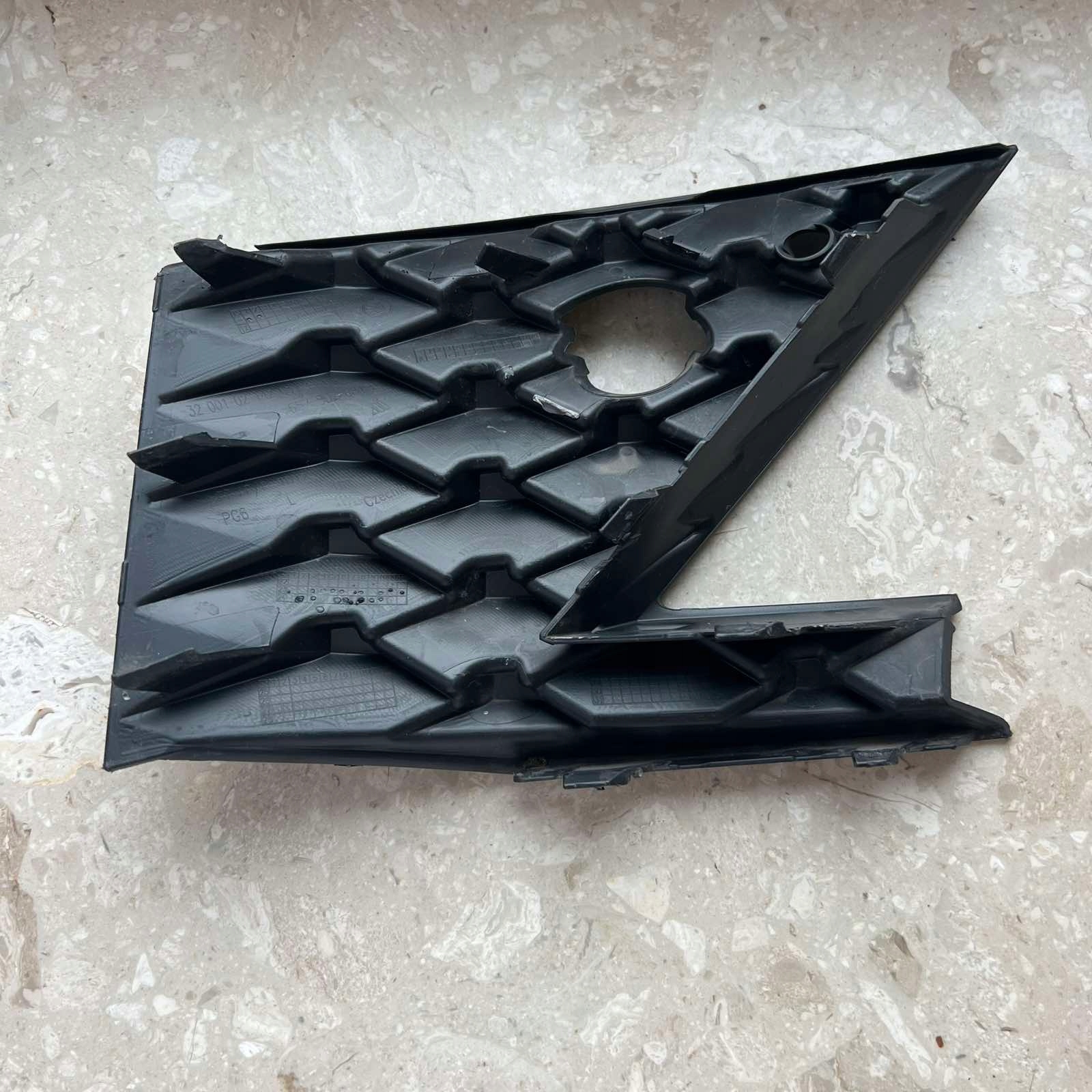 SKODA SCALA LIFT 2024-> grid of a bumper left front 657807681B