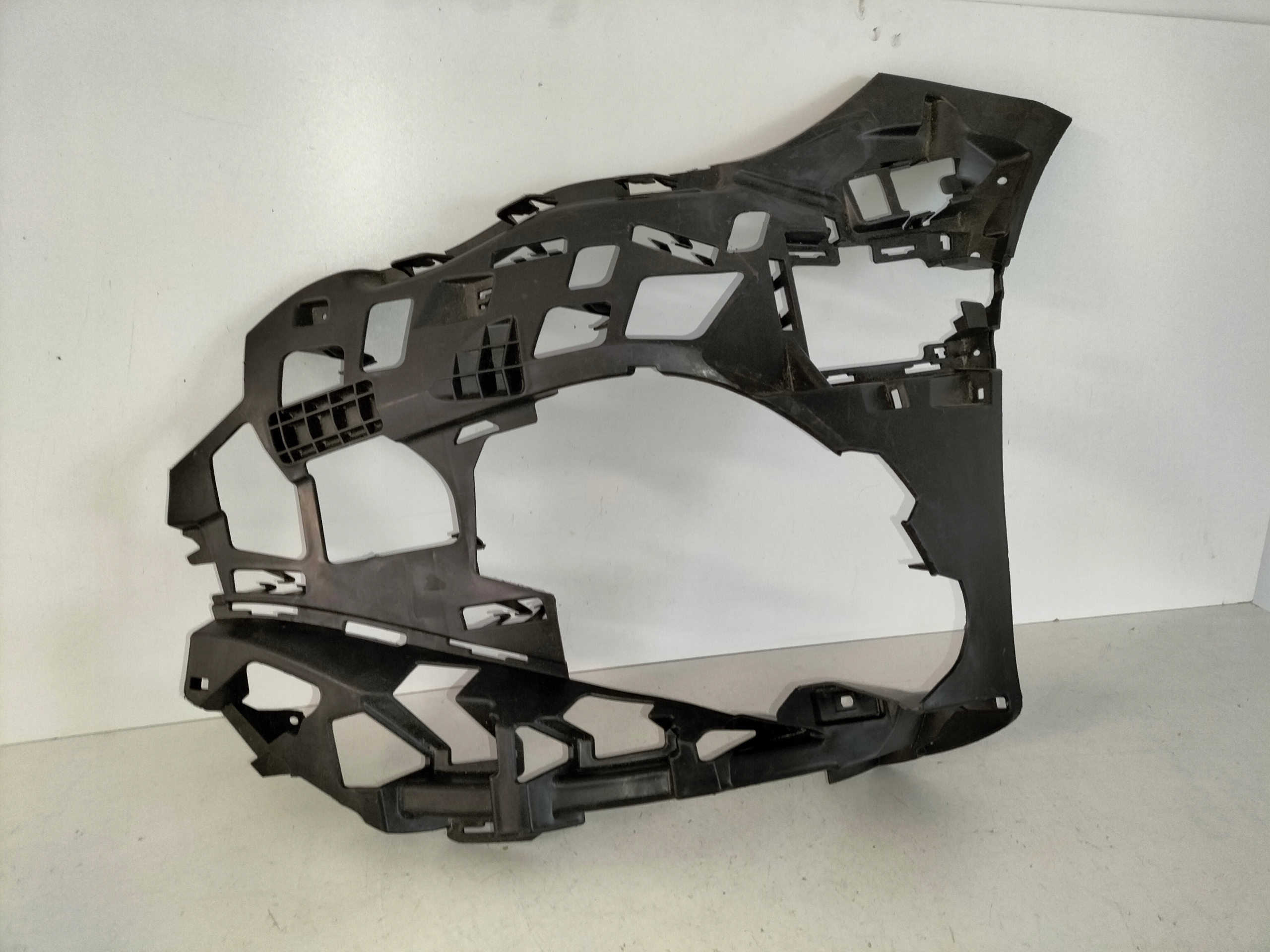 support holder of a bumper front left MERCEDES E KLASA W214 22- AMG GT