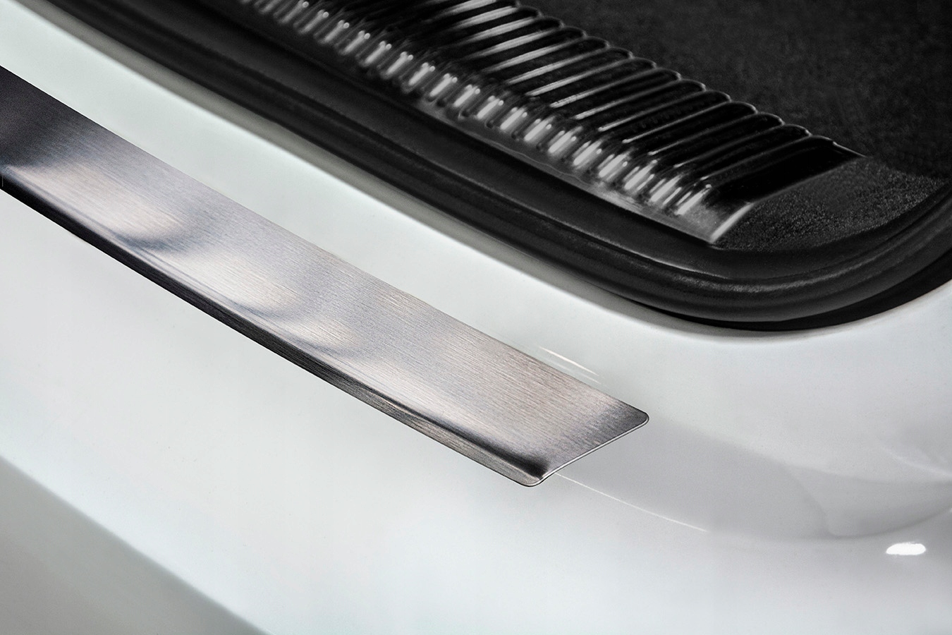 LISTWA NAKLADKA NA ZDERZAK AUDI A6 C7 KOMBI 2011 Installation side Rear