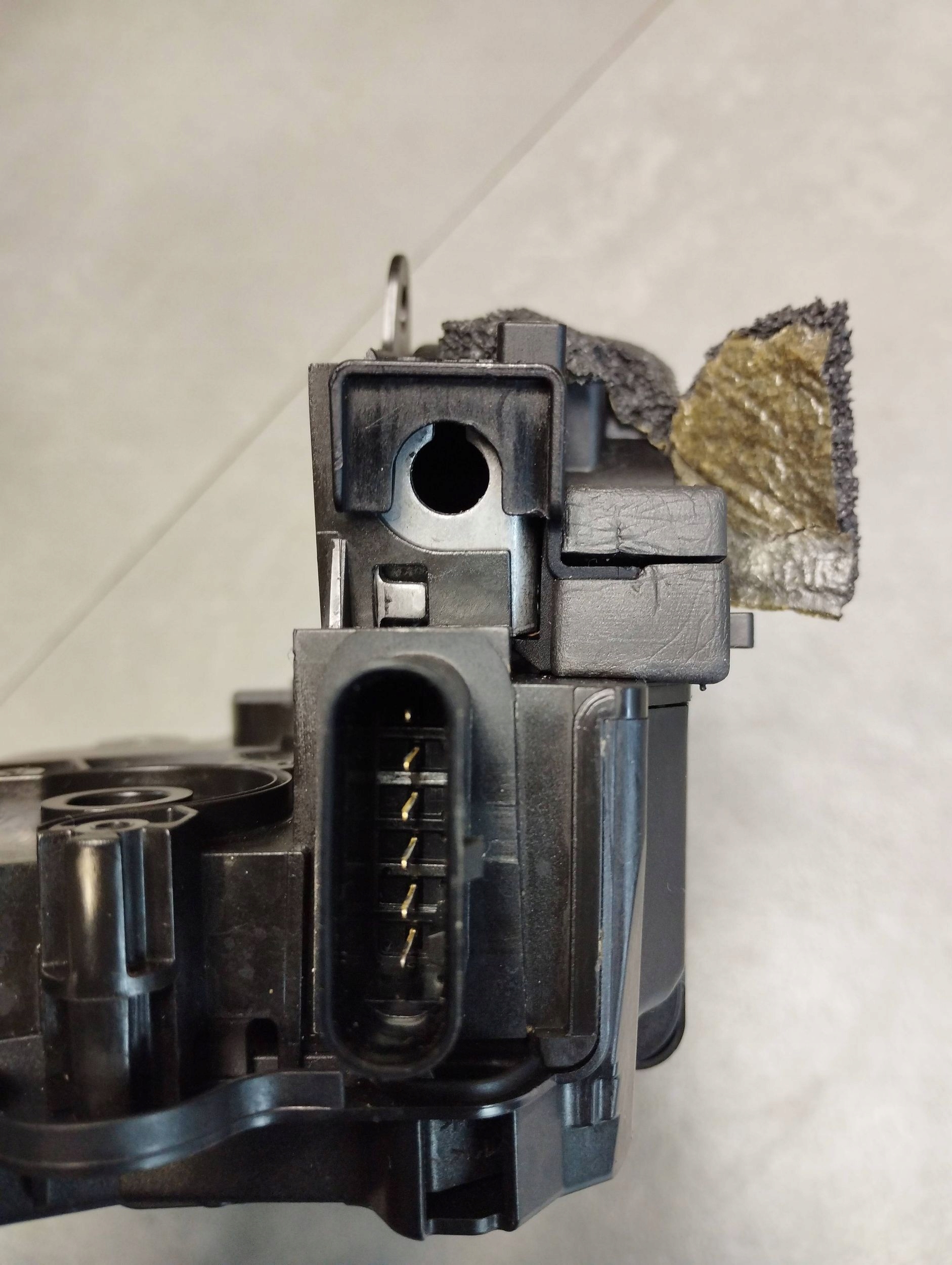 BMW 7 G11 lock left rear part 2581895