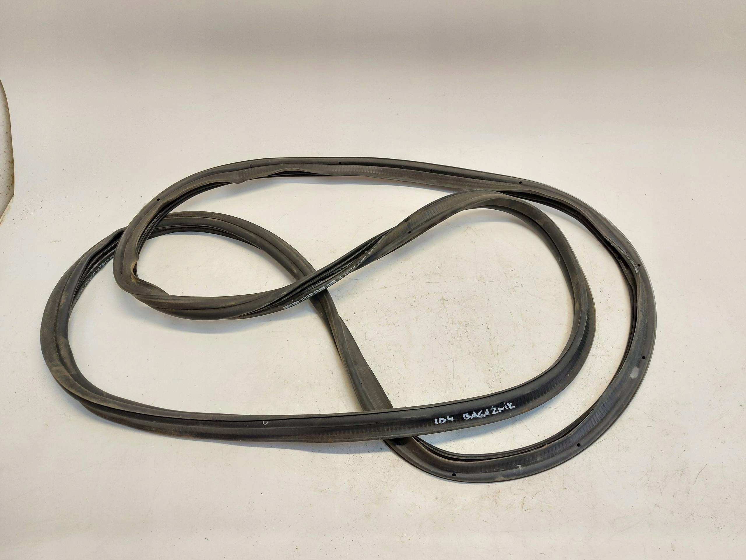 VW ID4 11A , 2024r SUV 5D gasket bonnet boot 11A827705B