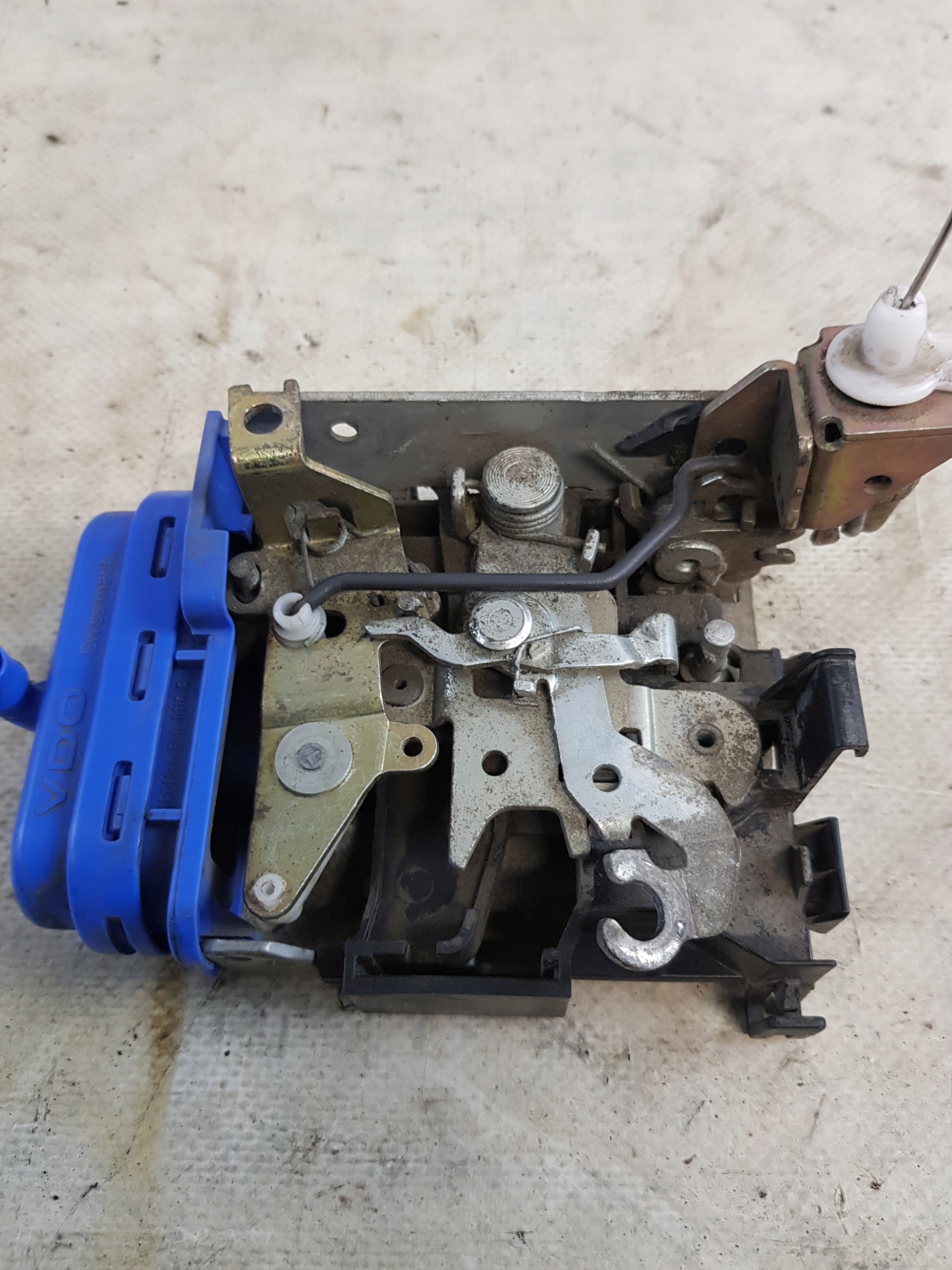 AUDI A4 B5 lock right rear part 8D0839016A