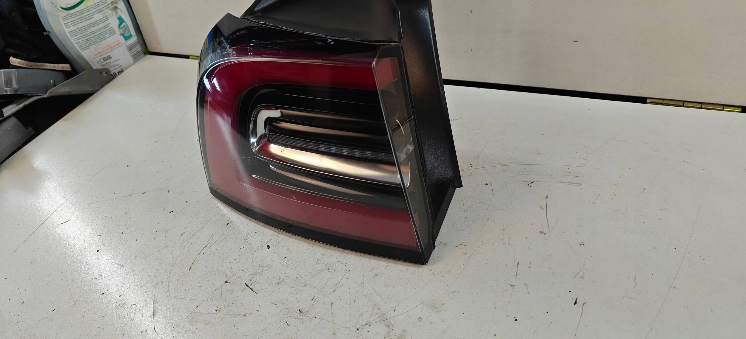 Tesla Model 3 17- left light rear rear part