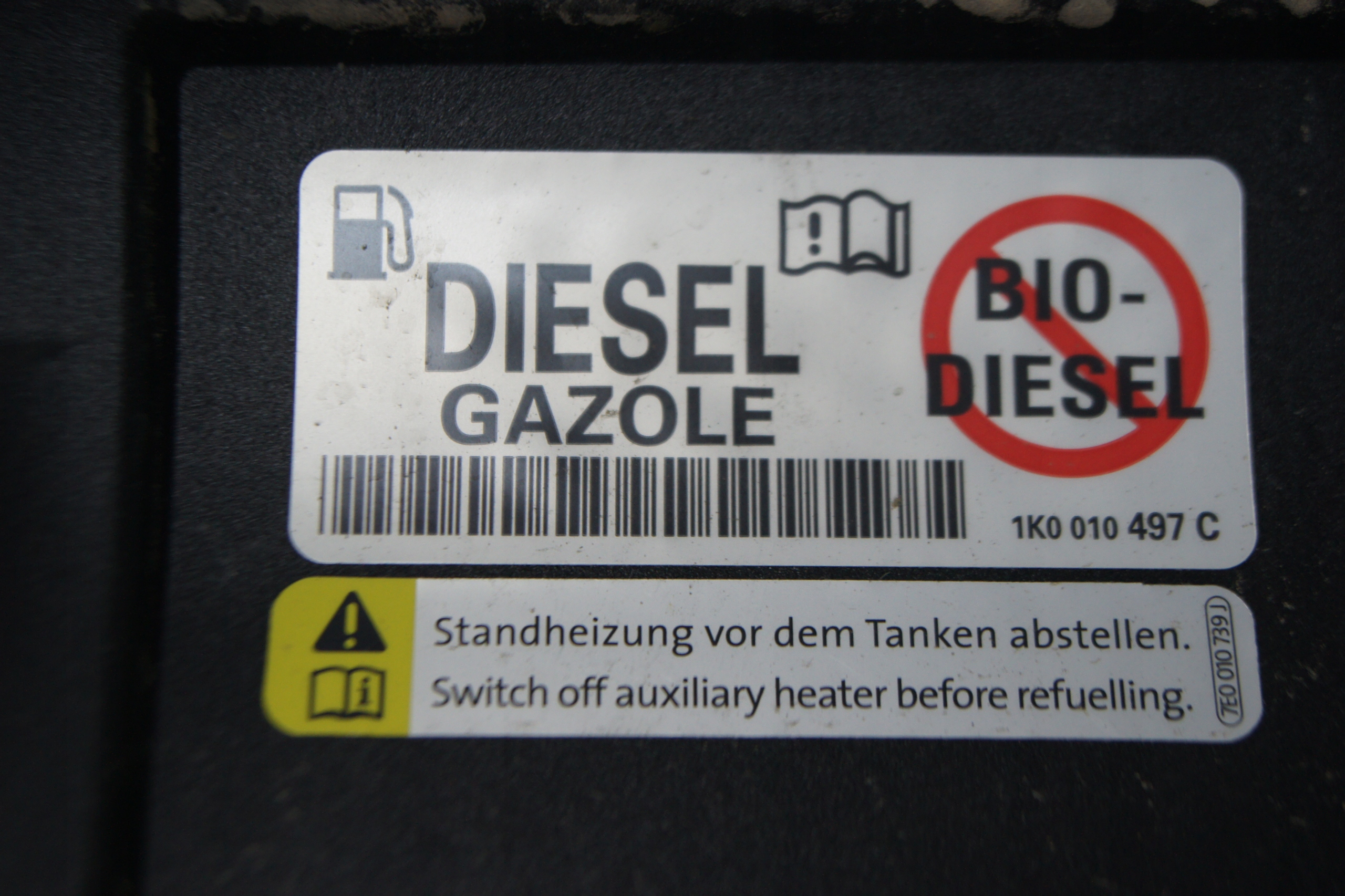 GD TOUAREG III LOK1 KLAPKA WLEWU PALIWA 760809857 Car type 4x4 SUV