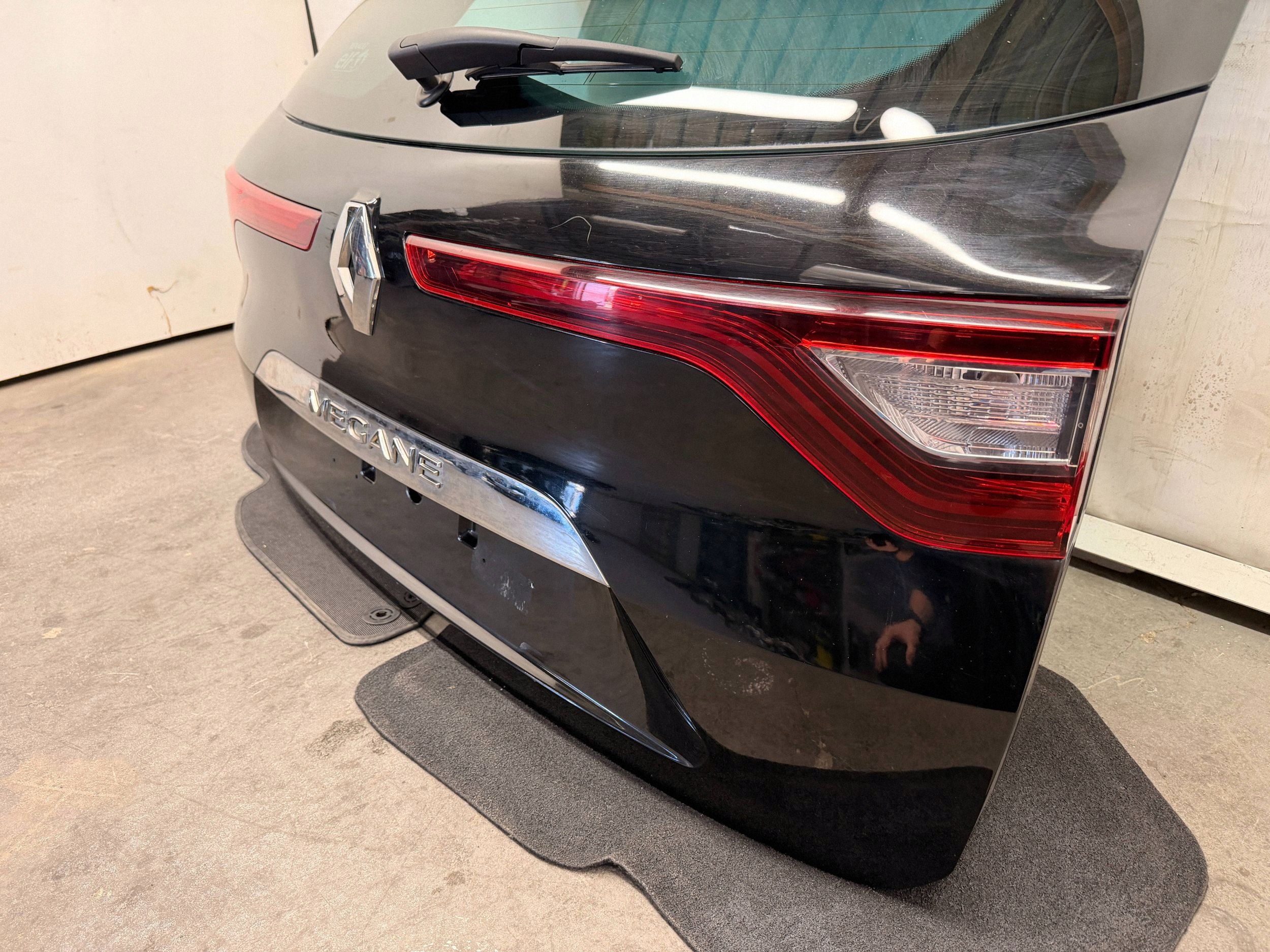 Renault Megane IV KOMBI boot door rear boot TEGNE