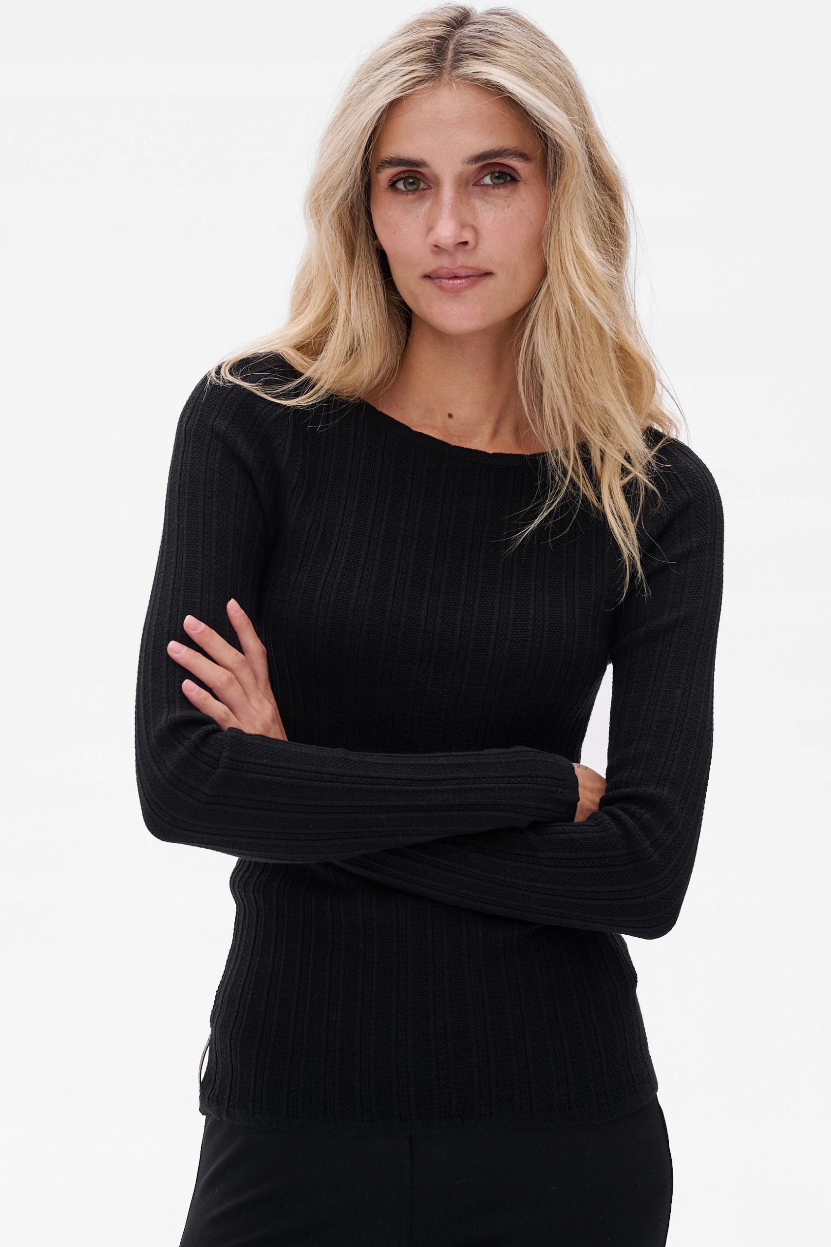 Přiléhavý černý dámský svetr Agi blue shadow vel. 36/38