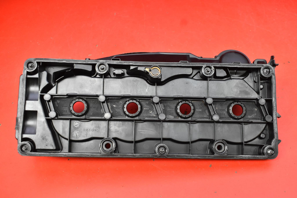 Abdeckung der Ventile 03L103469 VW PASSAT B6 2.0 D 05-10