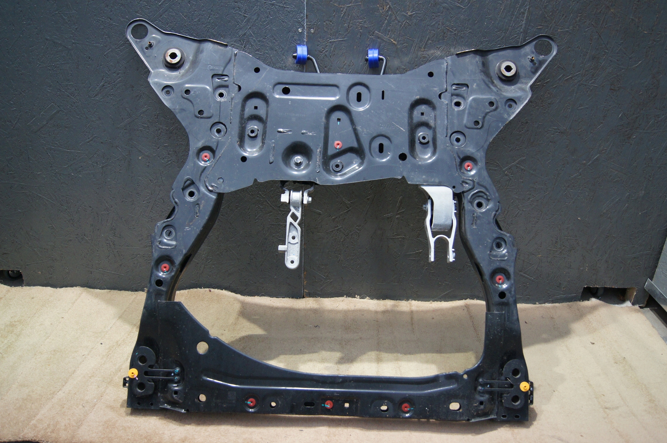 VOLVO XC60 II LIFT HYBRID AWD PLUG IN sanki wózek pod silnik Jakość części (zgodnie z GVO) Q - oryginał z logo producenta części (OEM, OES)