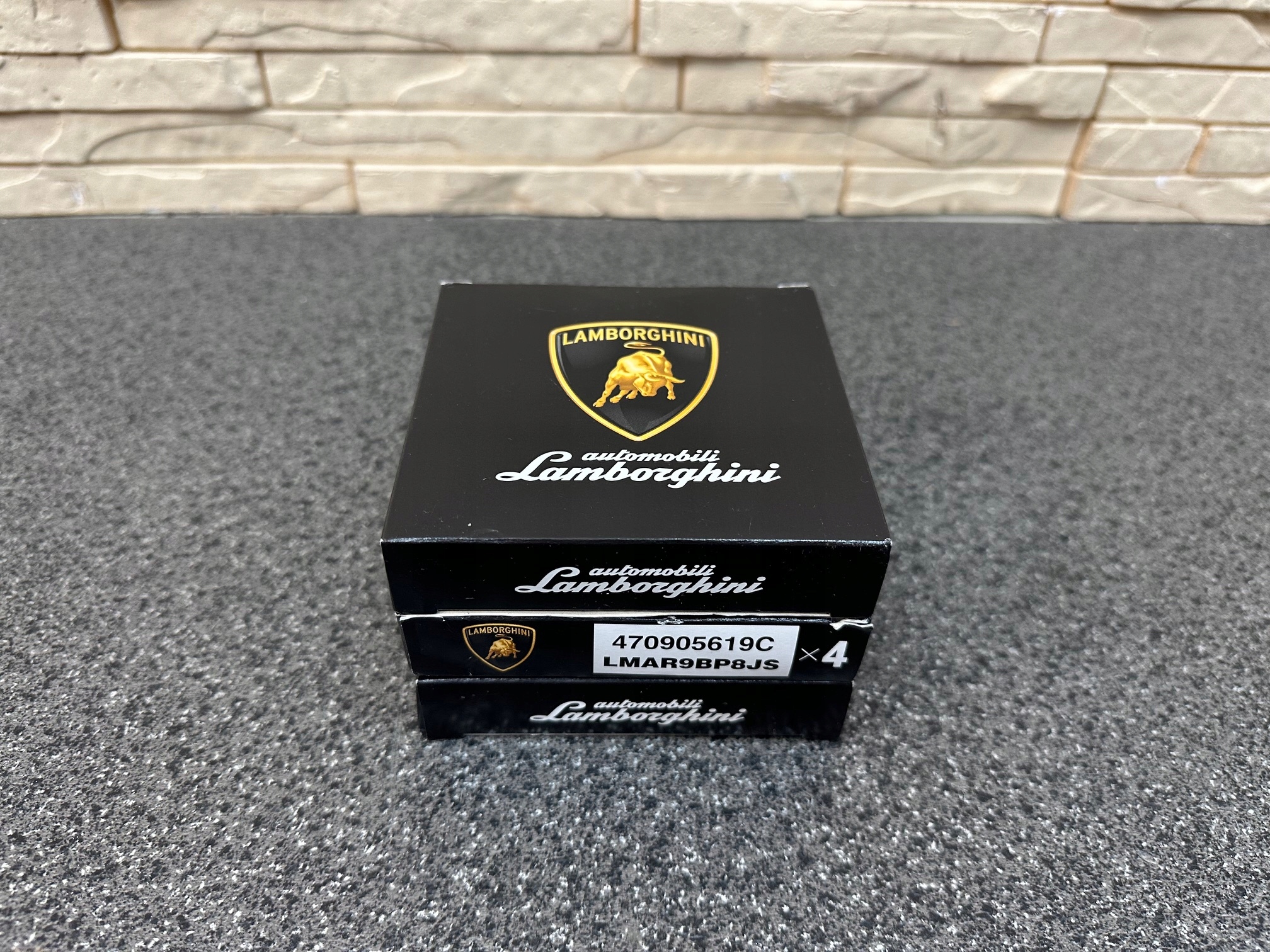 LAMBORGHINI AVENTADOR CENTENARIO ŚWIECA ZAPŁONOWA SPARK PLUG 470905619C