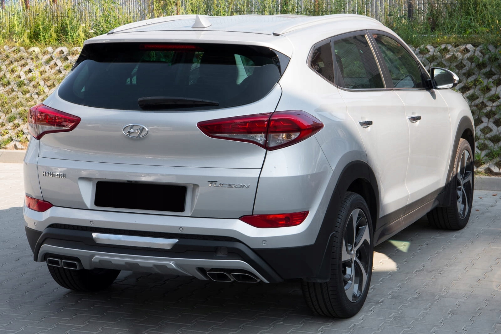 HYUNDAI TUCSON III TL 2015-2018 DOKŁADKI ZDERZAKÓW Z IMITACJĄ WYDECHÓW Numer katalogowy producenta 2000000012995