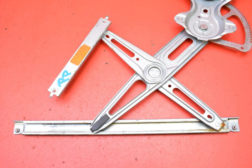 window regulator right front EU 85710-0D100 TOYOTA YARIS 2 II 3D HB 05-09