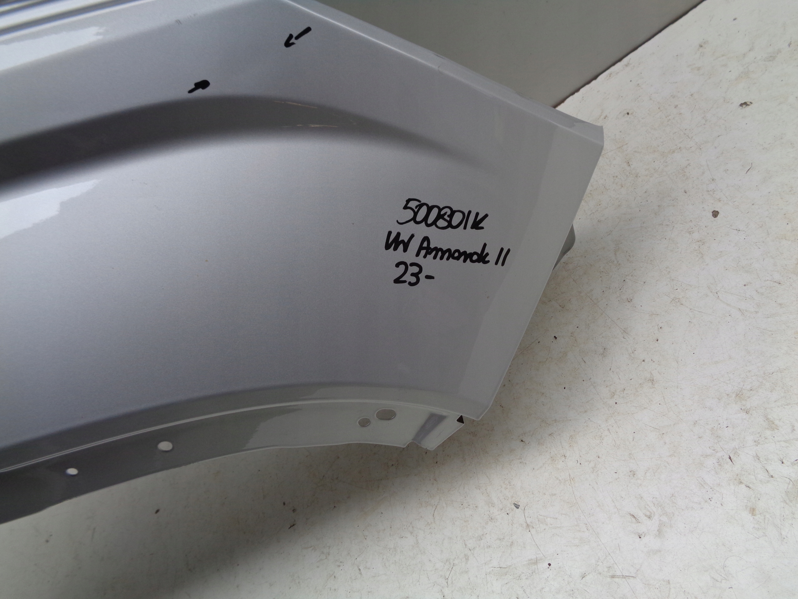 fender right front VW AMAROK II 23- NR 50080