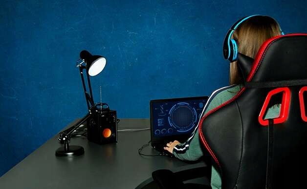 Fotel gamingowy - czarno - czerwony MALATEC Materiał korpusu metal