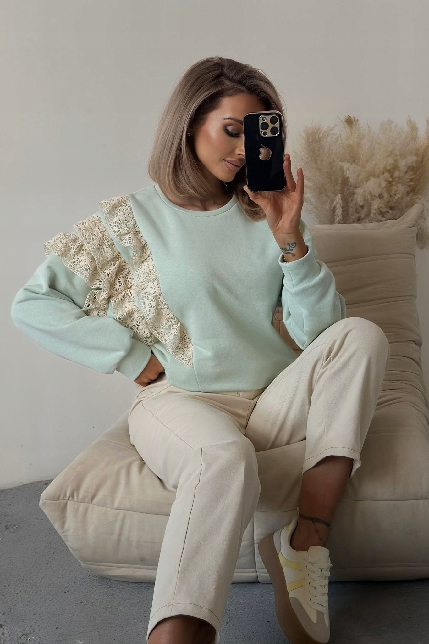 Mikina s krajkovými vložkami Mátová