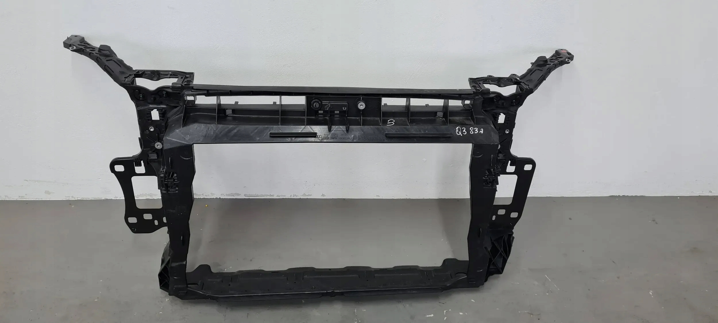 Q3 83A support panel for radiators pillar iron 2.0 TFSI 83A805594J