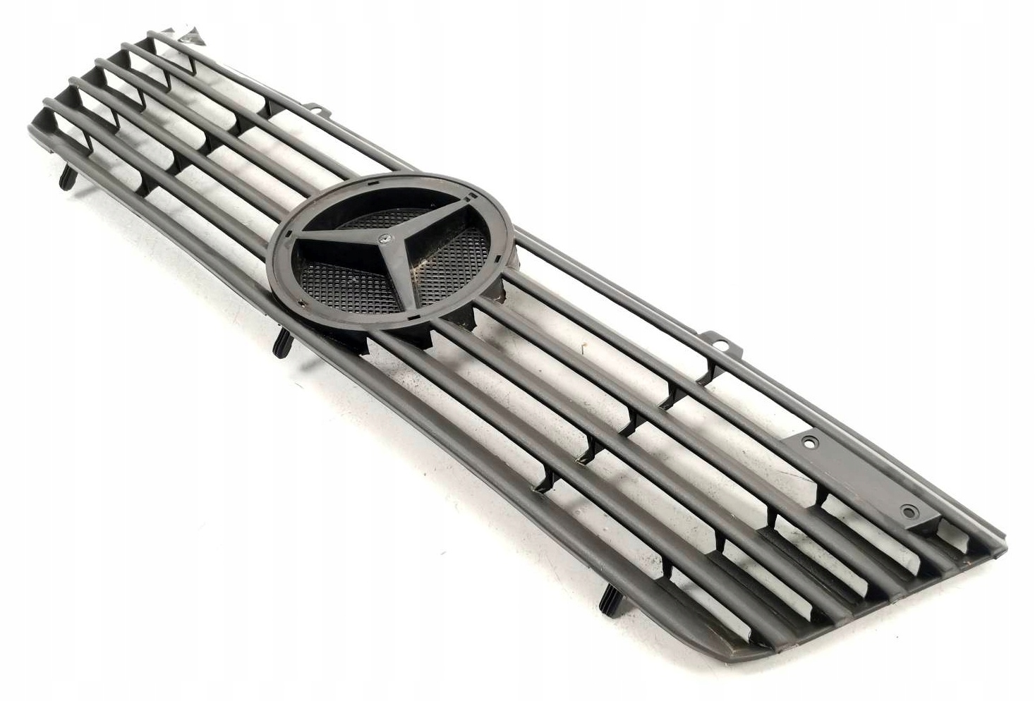ATRAPA CHŁODNICY GRILL MERCEDES W901, 9018800183 Typ samochodu Autobusy Samochody dostawcze