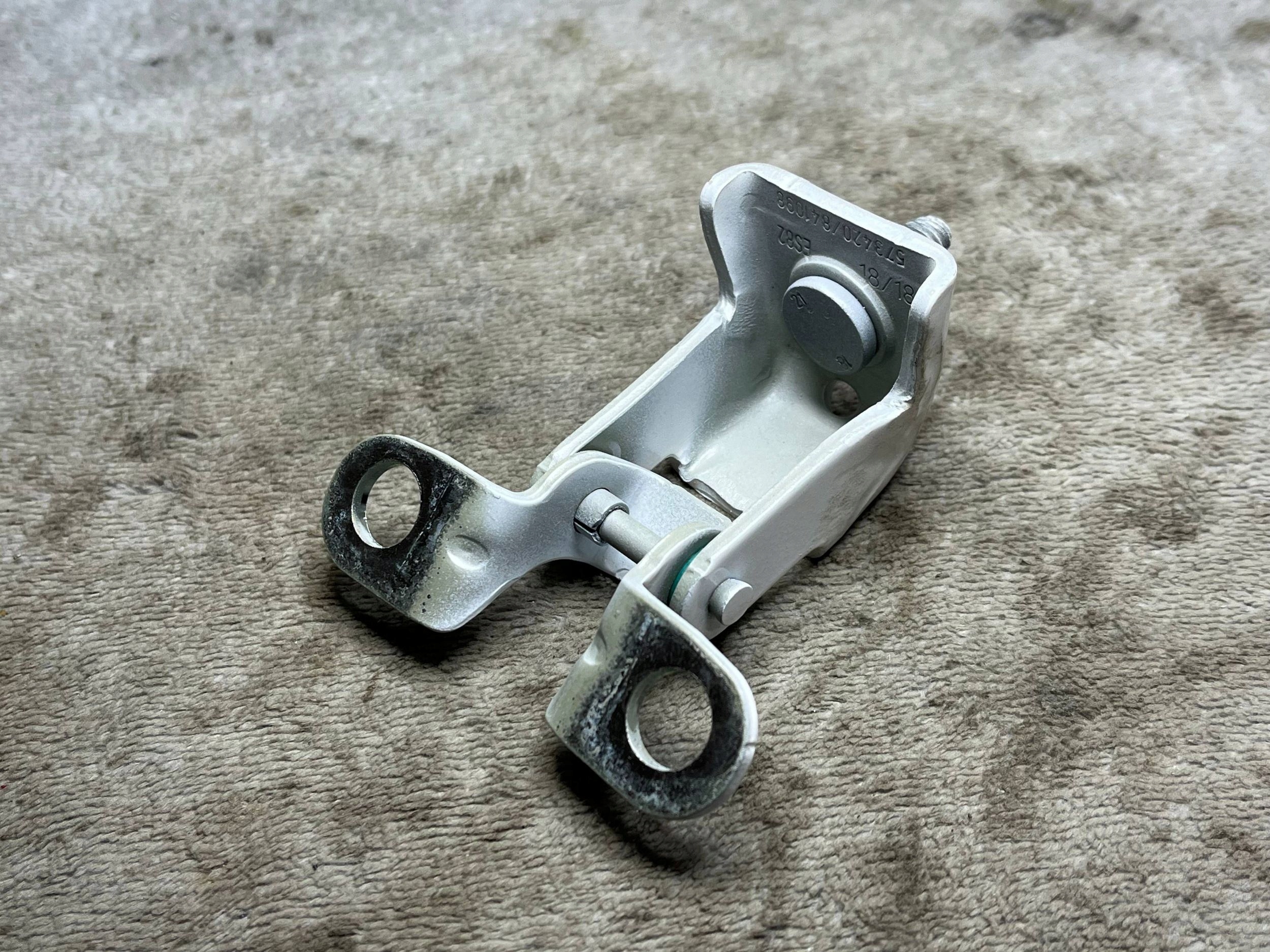 hinge pokrywy boot Citroen C4 OE 8613F7 !J