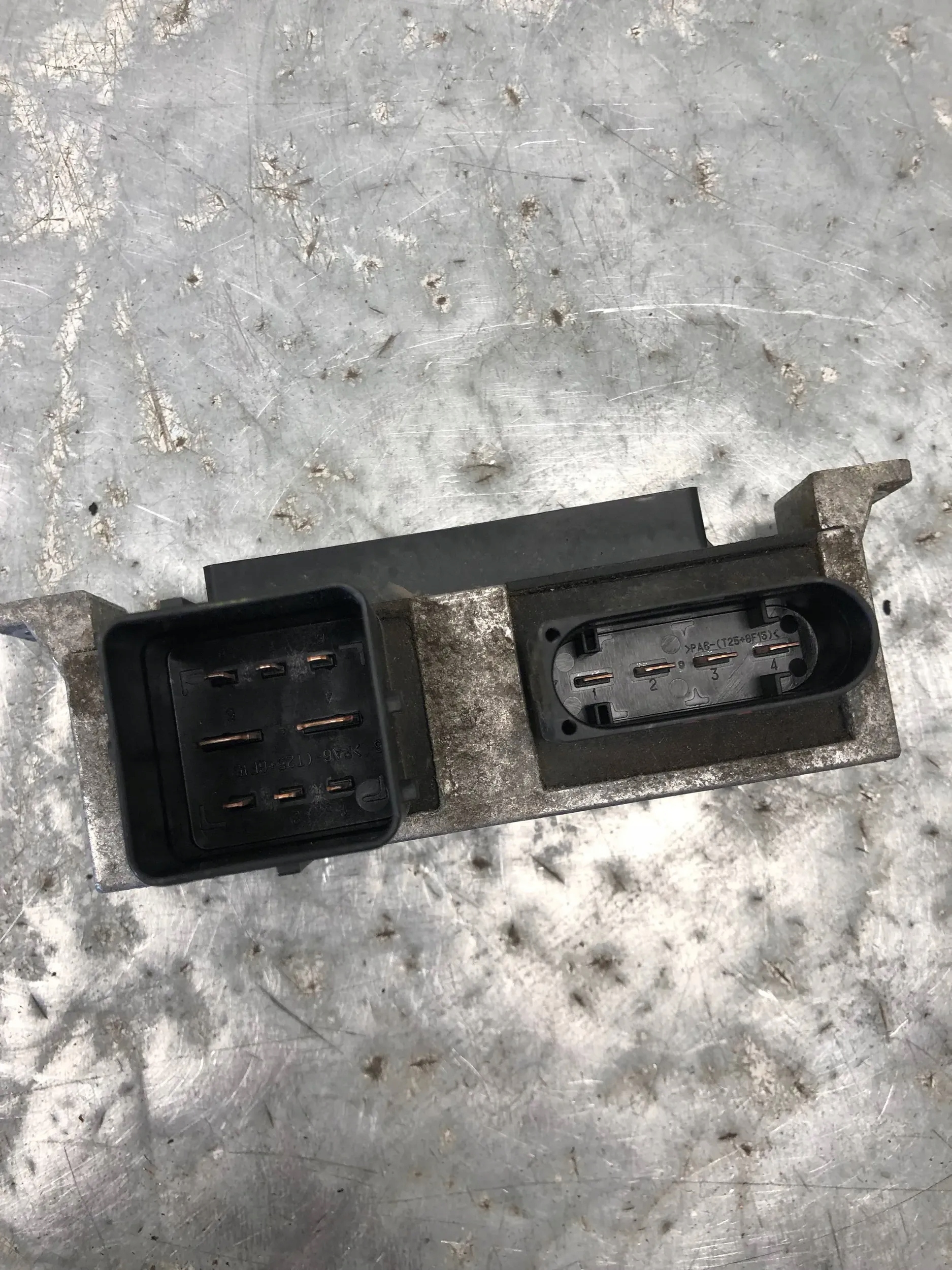 relay plugs RENAULT SCENIC III 8200558438A