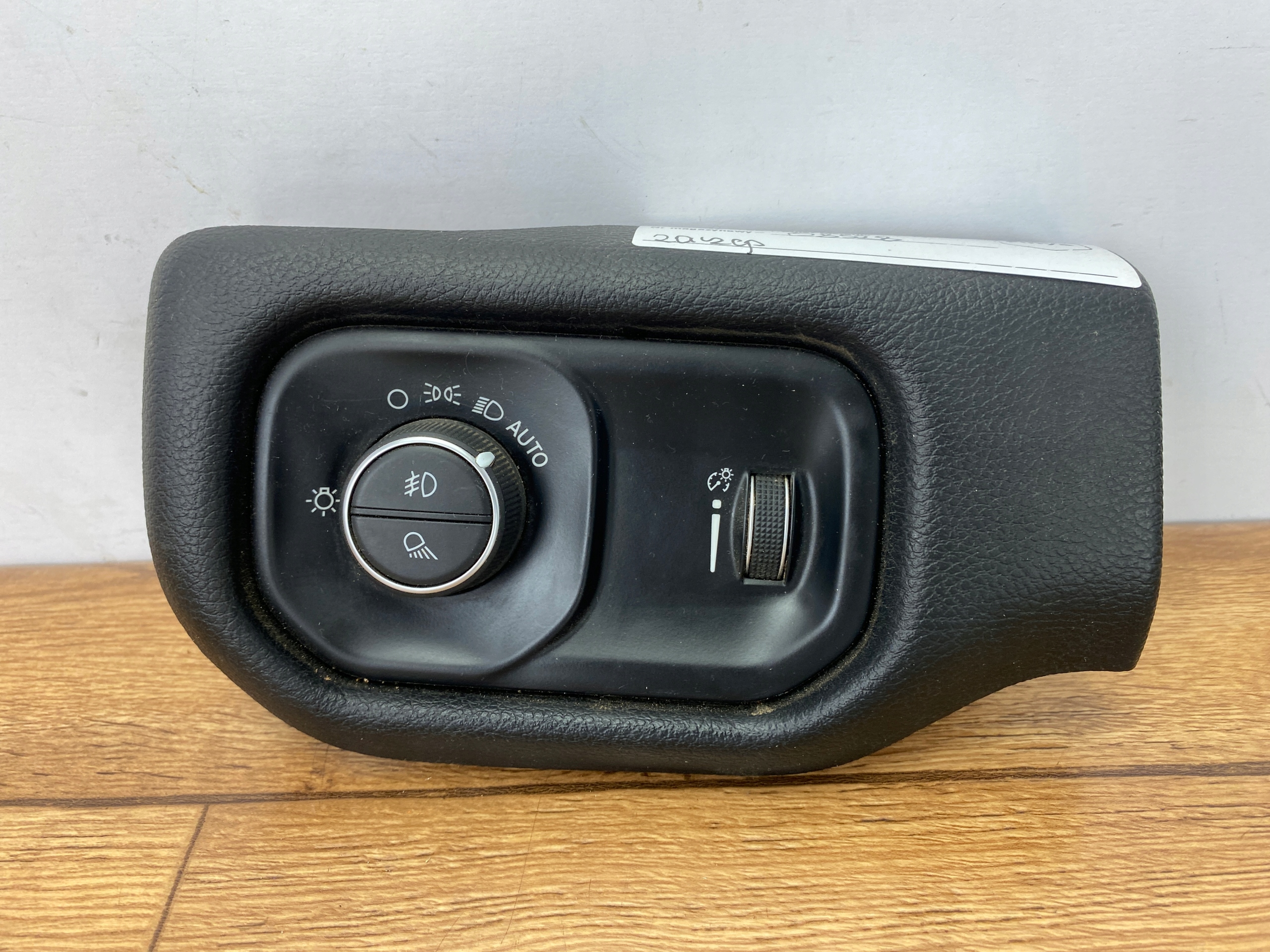 switch button control of the lights Ram 1500 2019+ USA