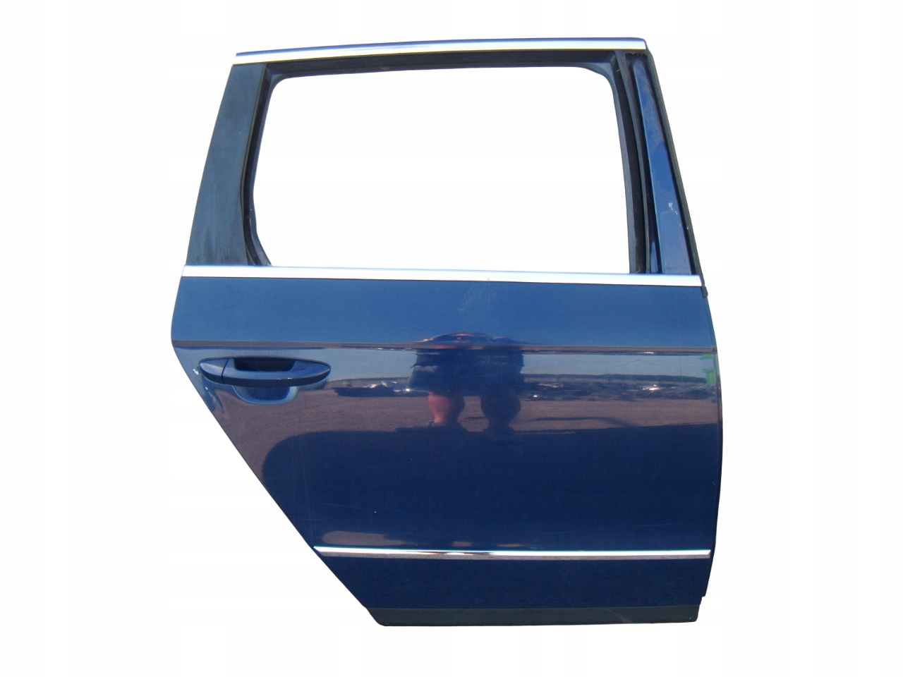 VW PASSAT B6 KOMBI 05- DRZWI PRAWY TYŁ LA5E