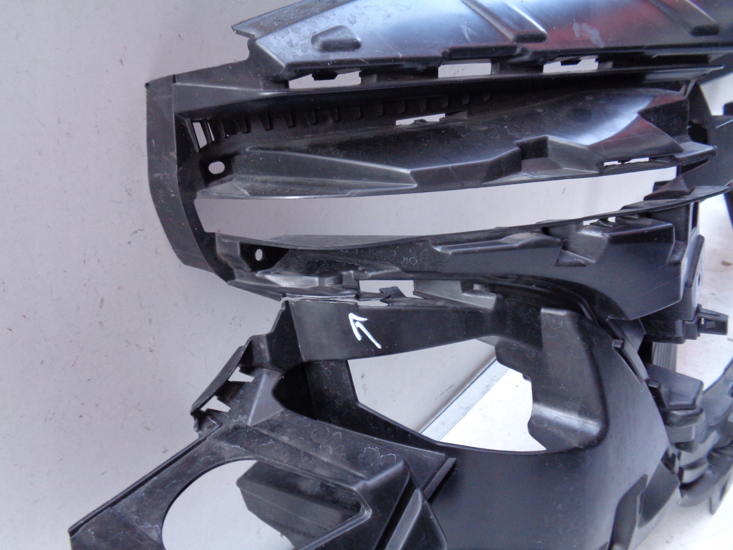 Traversa Paraurti superiore Supporto GRIGLIA MAZDA CX60 22