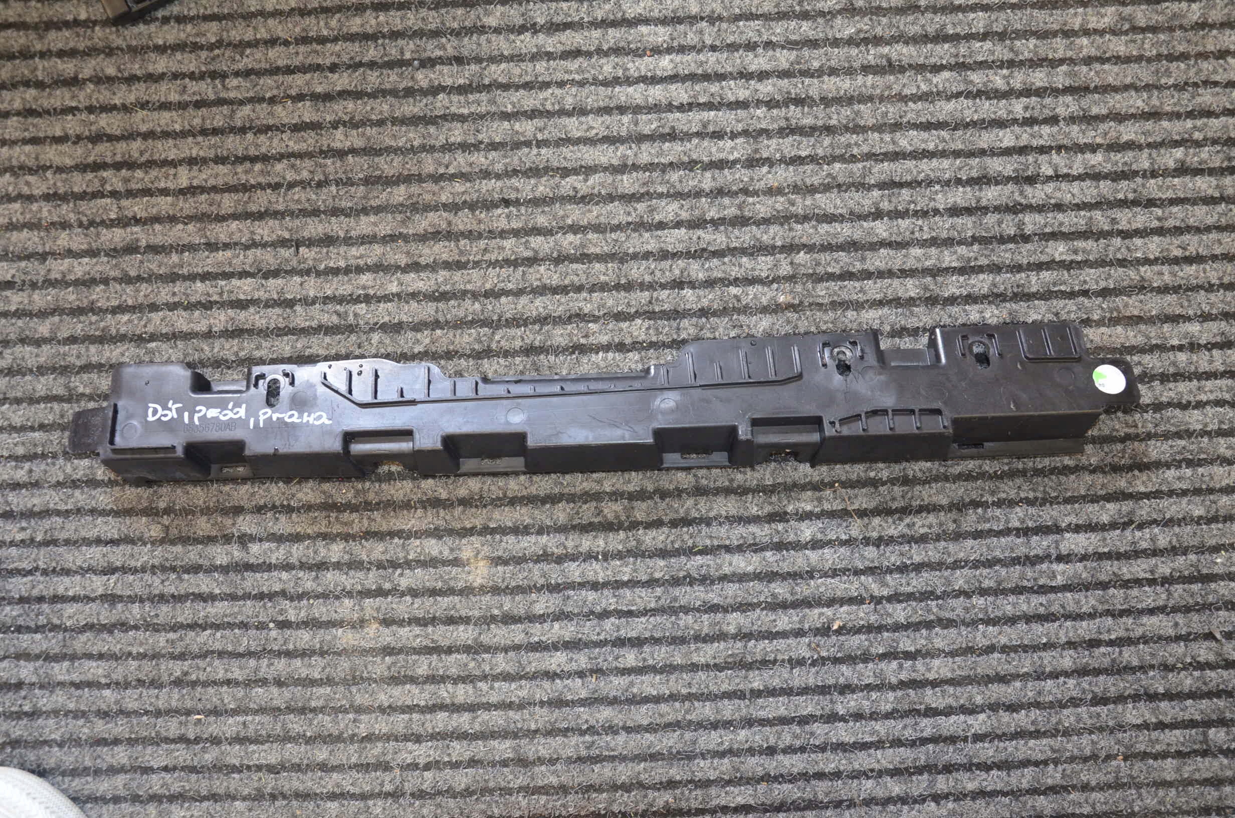 68356780AC - Корыто проводки правая нижняя передняя Wrangler JL