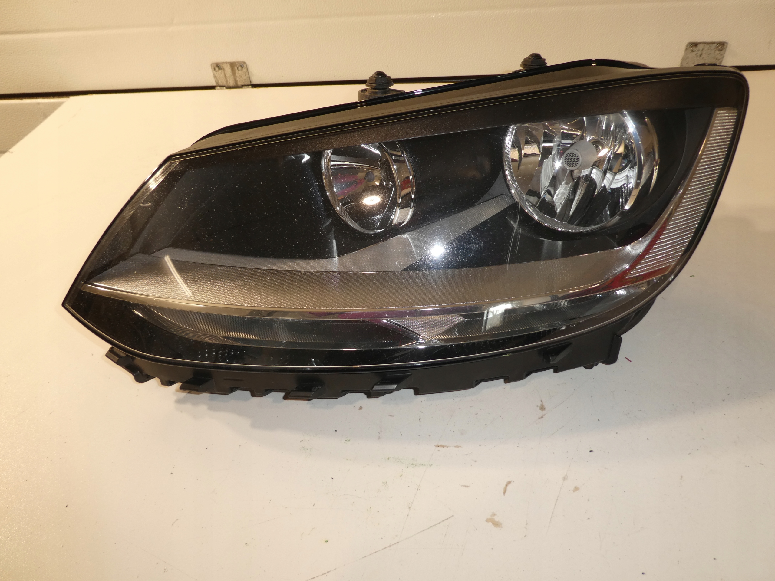 light left VW SHARAN 7N1941005