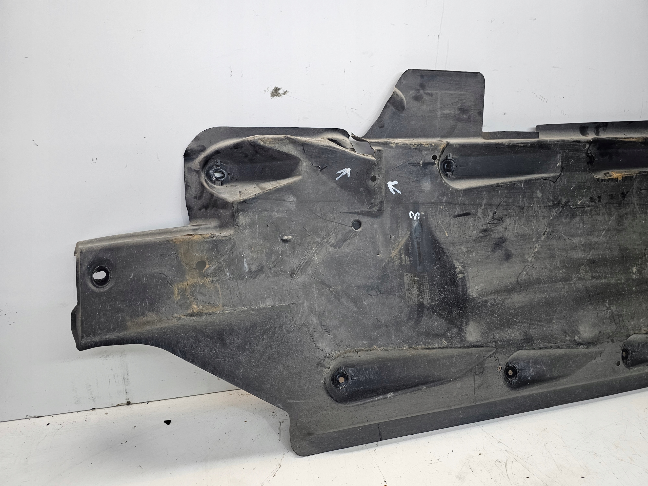 BLENDE ABDECKUNG ABDECKUNG UNTERFAHRSCHUTZ RECHTS AUDI A1 VW 6R0825202