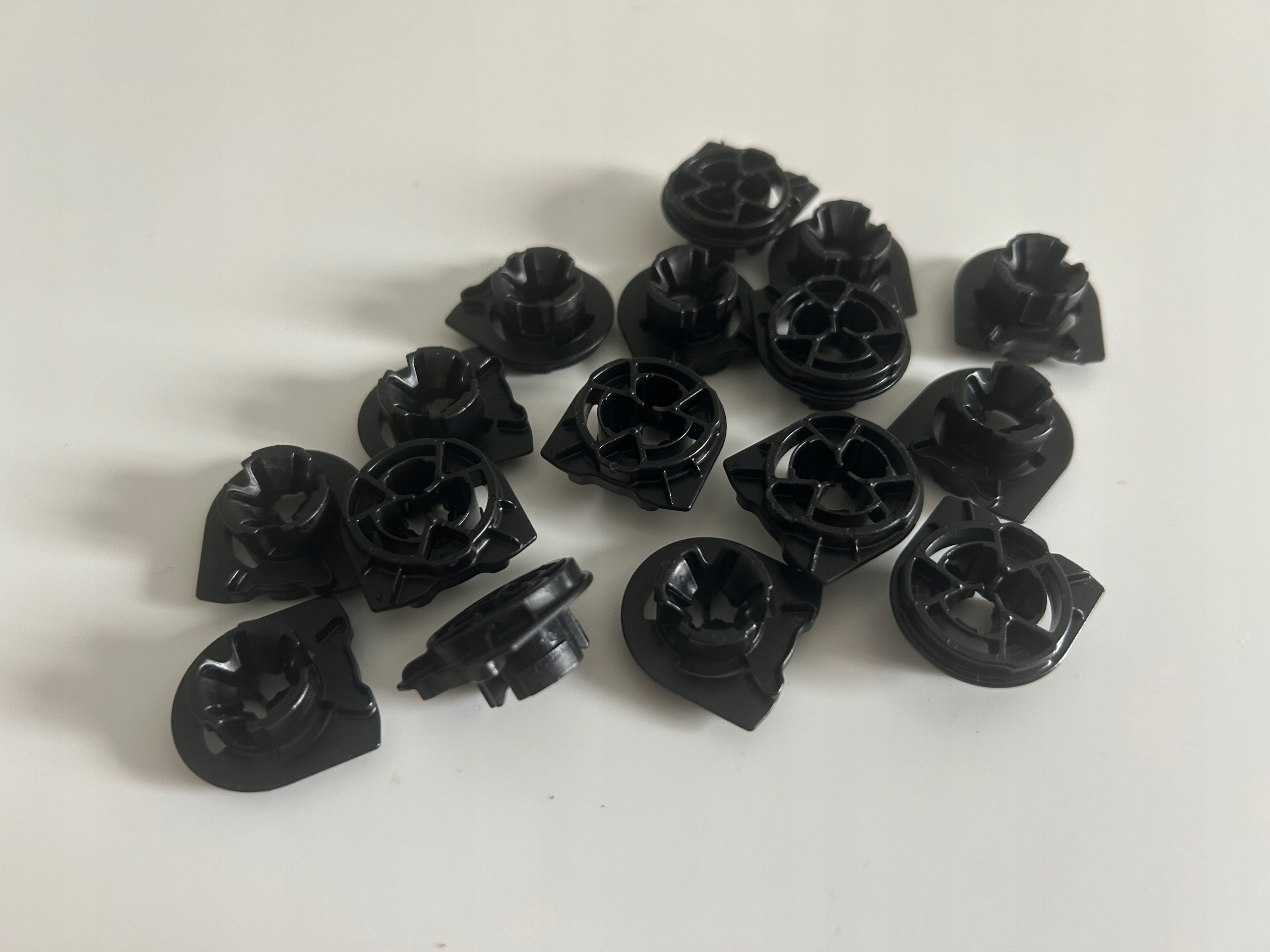 крепление 8V0868243B Audi OE