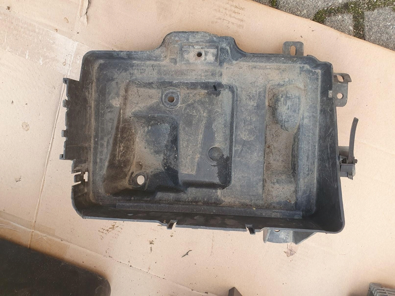 PODSTAWA AKUMULATORA OPEL ASTRA III H 1.7 CDTI 771090925 13110827